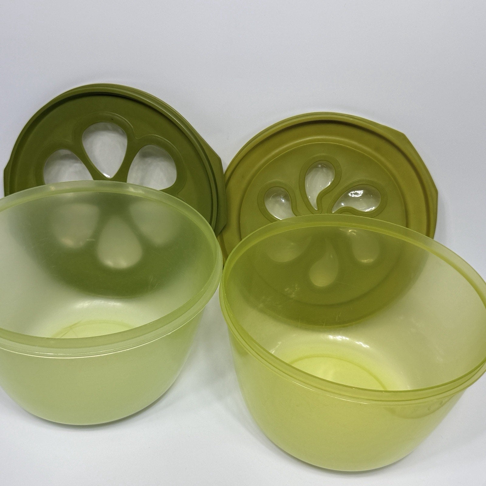 Set 2 Vintage Rubbermaid Storage Nesting Bowls Daisy Lids Avocado Green 12 Cup