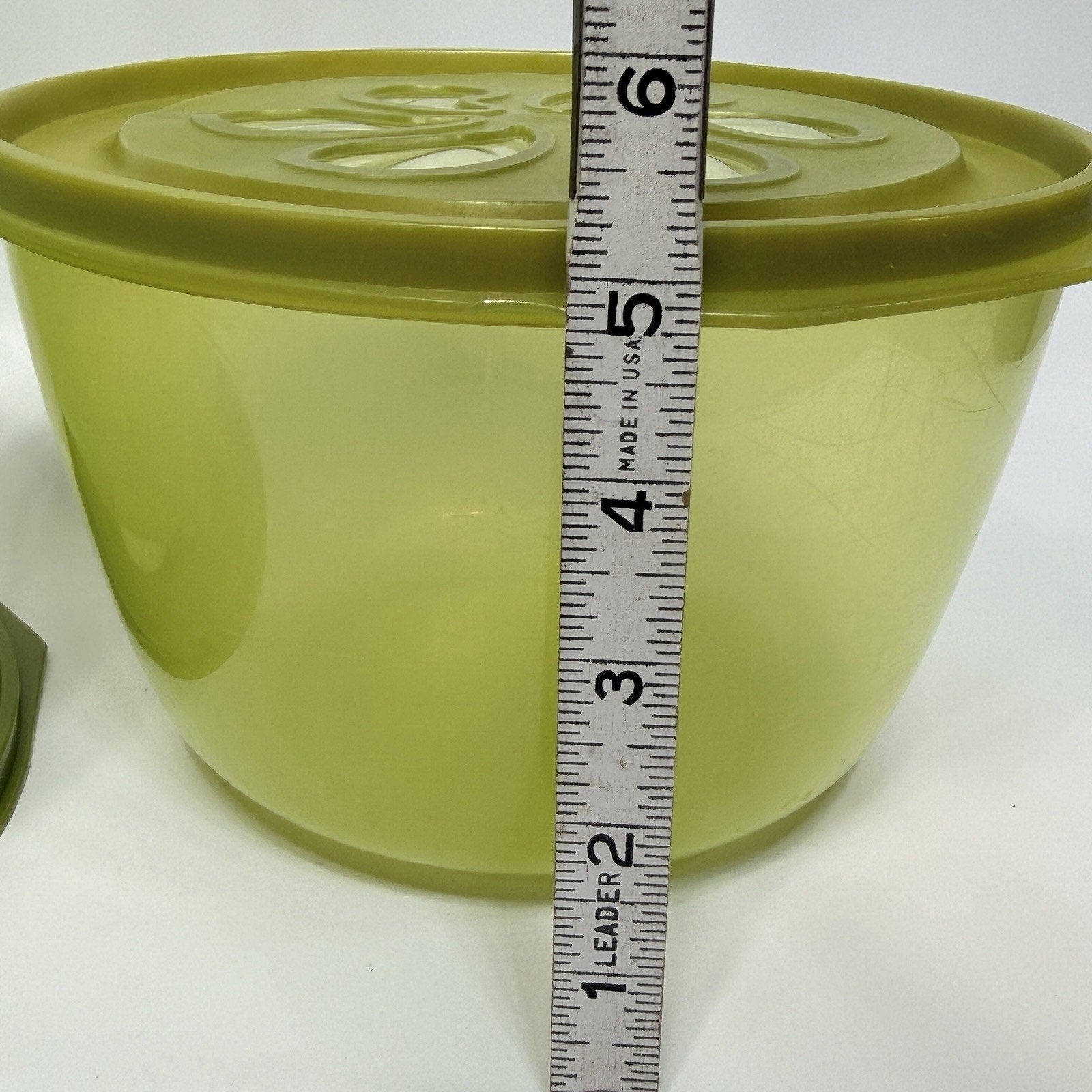 Set 2 Vintage Rubbermaid Storage Nesting Bowls Daisy Lids Avocado Green 12 Cup