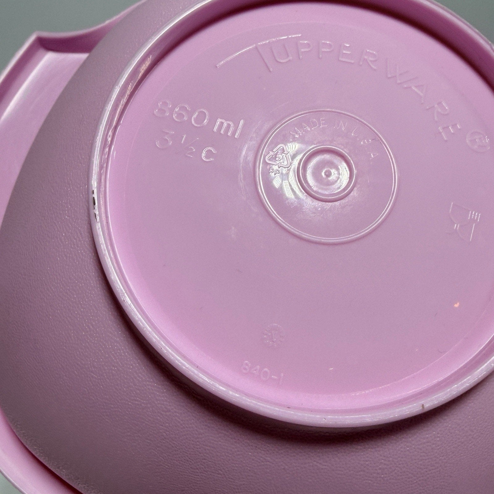 Tupperware Servalier Bowl Candy Pink with Lid 3.5 cup 840-1