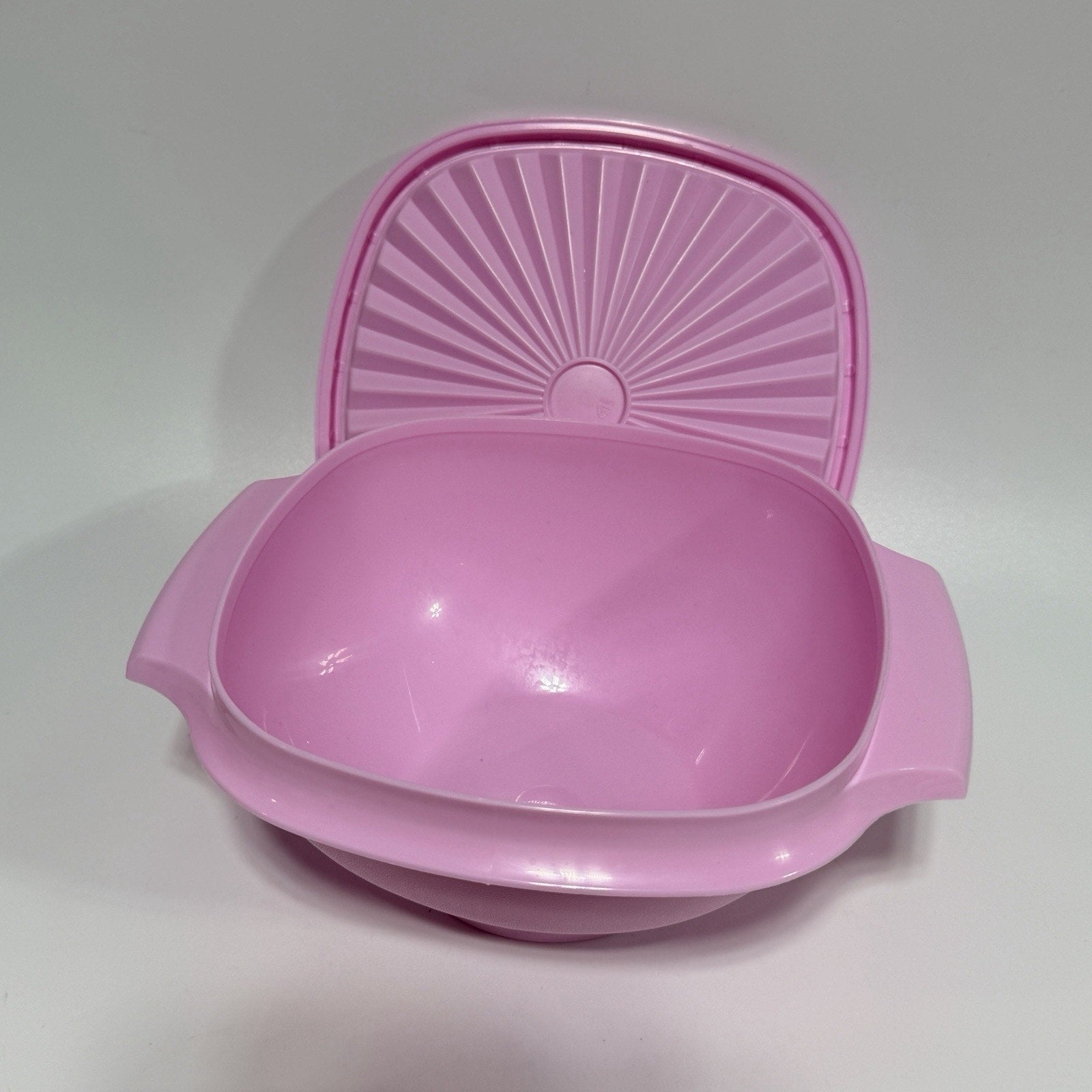 Tupperware Servalier Bowl Candy Pink with Lid 3.5 cup 840-1
