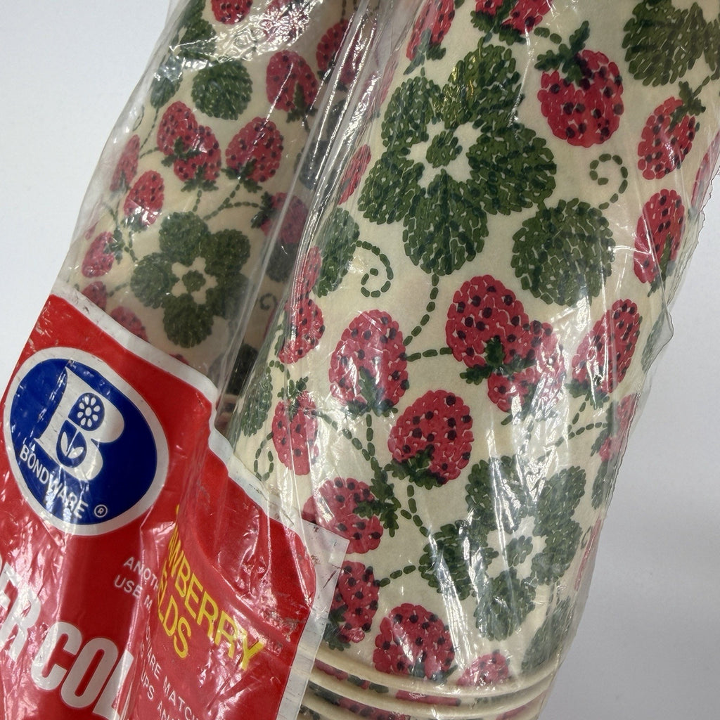50 Count Vintage Bondware Strawberry Fields Wax Paper Cold Party Cups 14 oz NEW