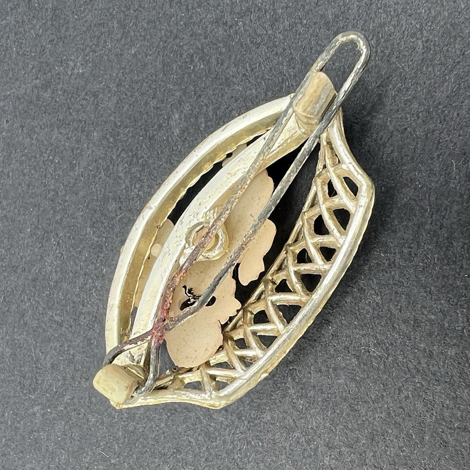 Vintage Metal Plastic Kitten Cat in Basket Yarn Novelty Childs Hair Barrette