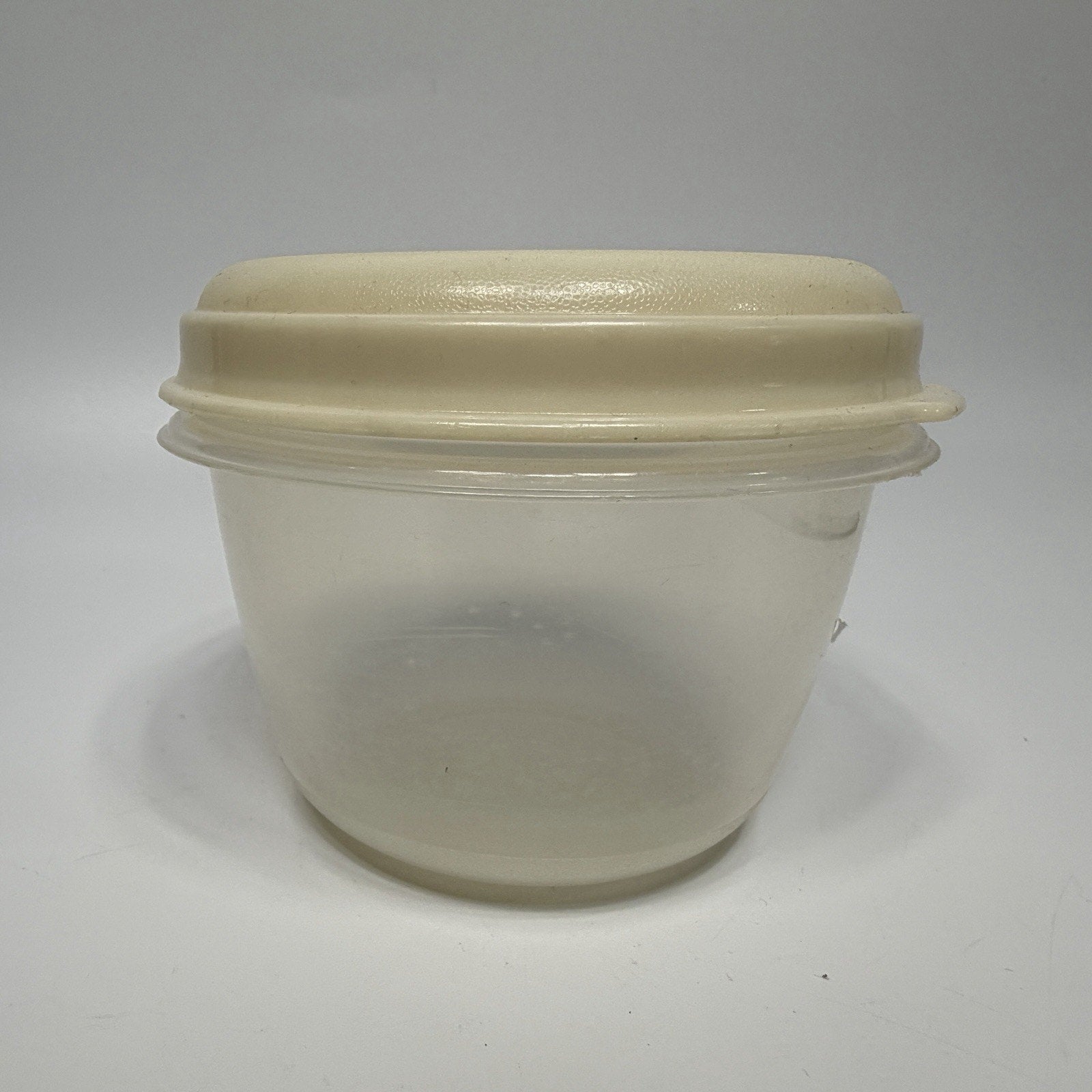 Vintage Rubbermaid Servin' Saver #1 Round 2 Cups Container 0026 Almond Lid