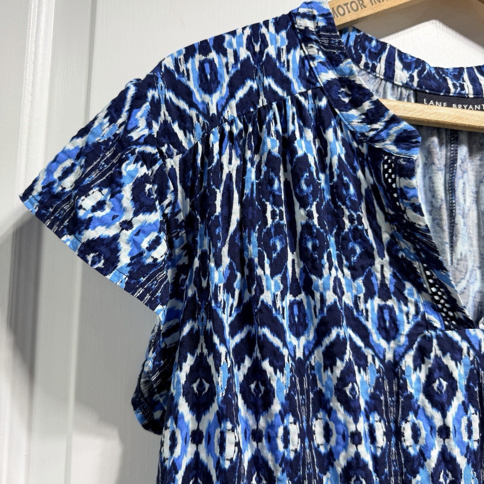 Lane Bryant V Neck Cap Sleeve Blouse 14/16 Blue White Navy Lattice Detail Summer