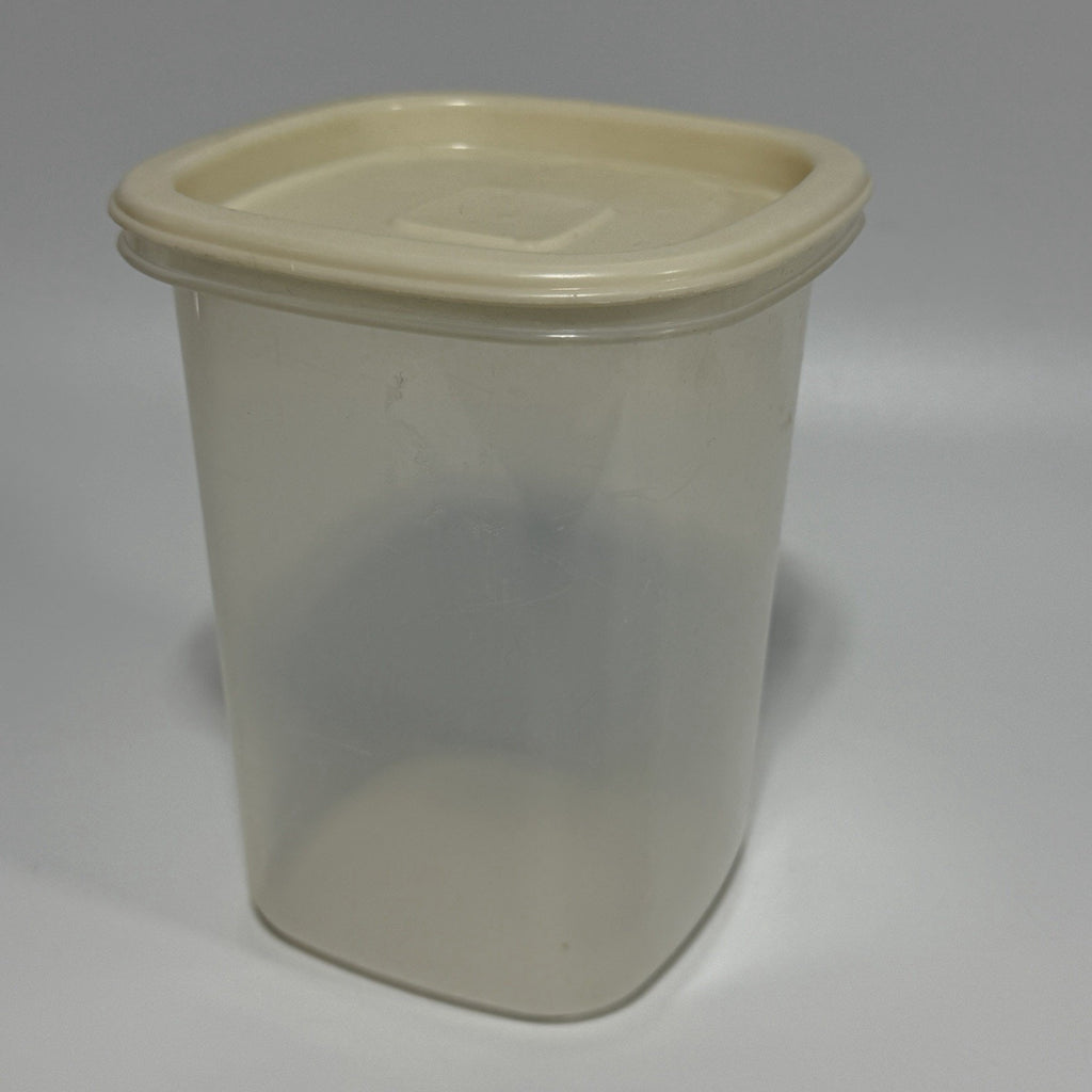 Vtg Rubbermaid #8 Servin Saver Canisters Clear Almond Lid 1.8 Pint Square