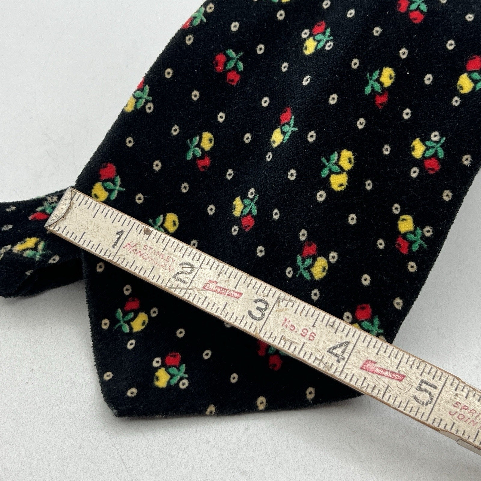Vtg Black Velvet Cherry Fruit Mens Tie Red Yellow Cotton Retro 1970s Kitsch 4.5"