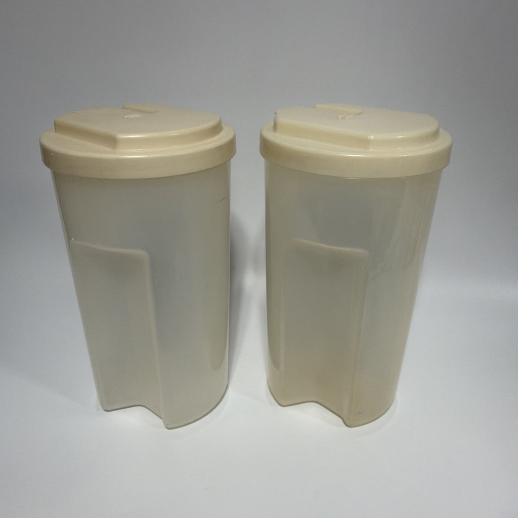 Set 2 Vintage Rubbermaid 0038 Servin Saver 2 Quart Pitcher Flip Top Lid Almond