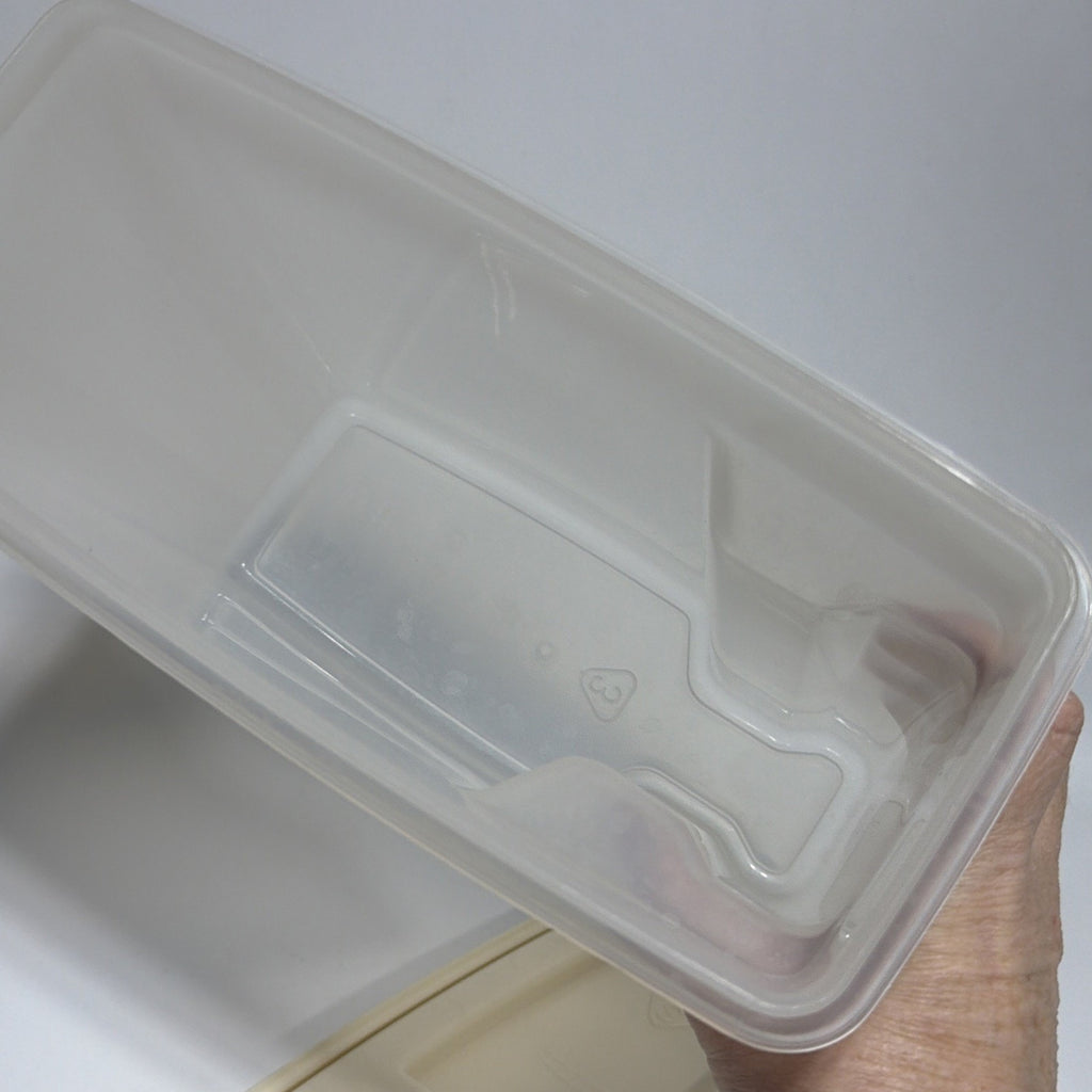 Vintage Rubbermaid Servin Saver #3 Cereal Keeper 13 Cup Almond Lid Flip Lid