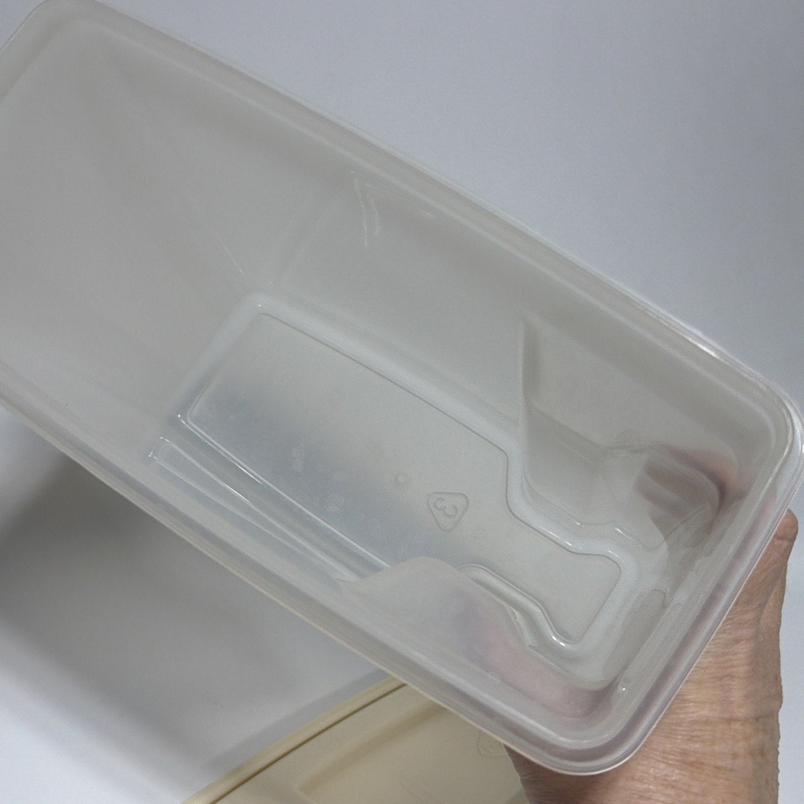 Vintage Rubbermaid Servin Saver #3 Cereal Keeper 13 Cup Almond Lid Flip Lid