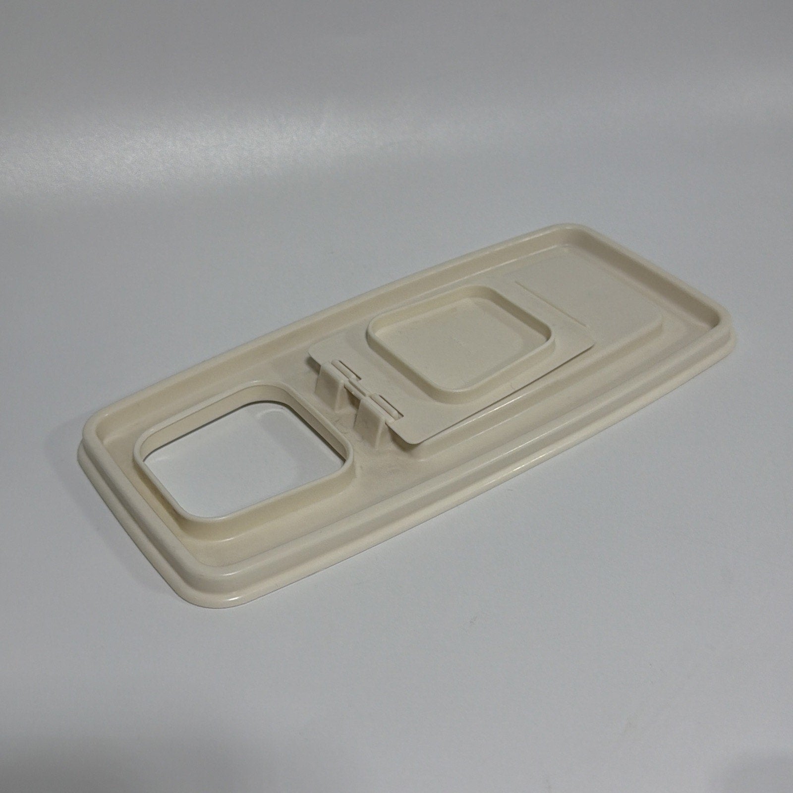 Vintage Rubbermaid Servin Saver 0089 #3 Cereal Keeper Almond Flip Top LID ONLY