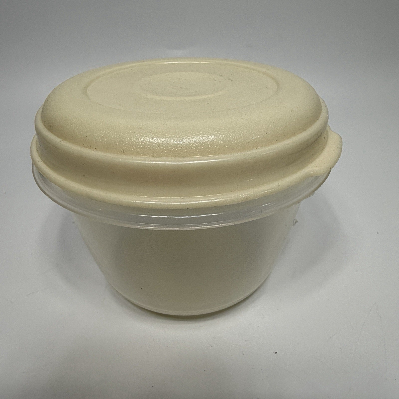 Vintage Rubbermaid Servin' Saver #1 Round 2 Cups Container 0026 Almond Lid