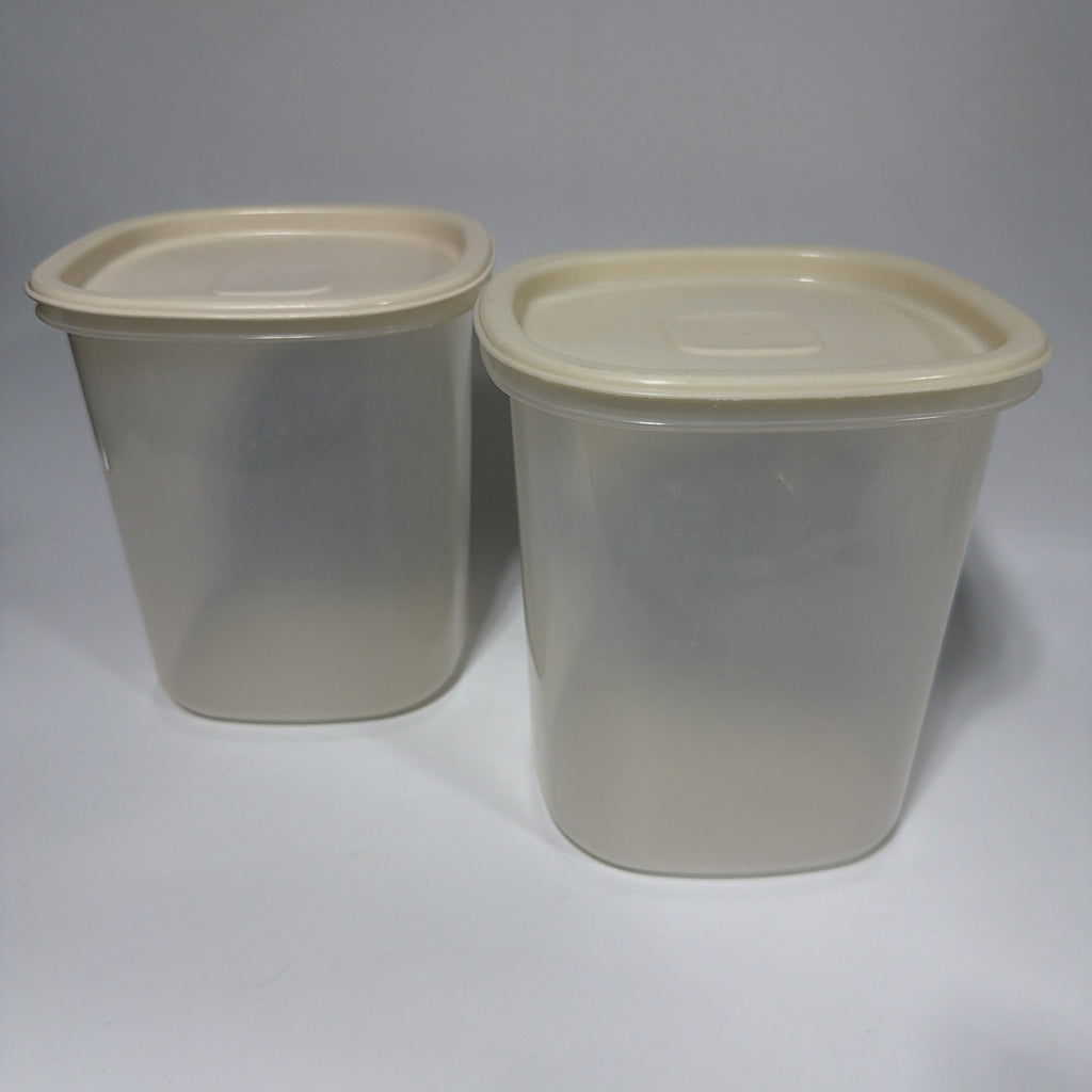 Set 2 Rubbermaid #6 Servin Saver Square 12 Cup Storage Canisters Almond Lids