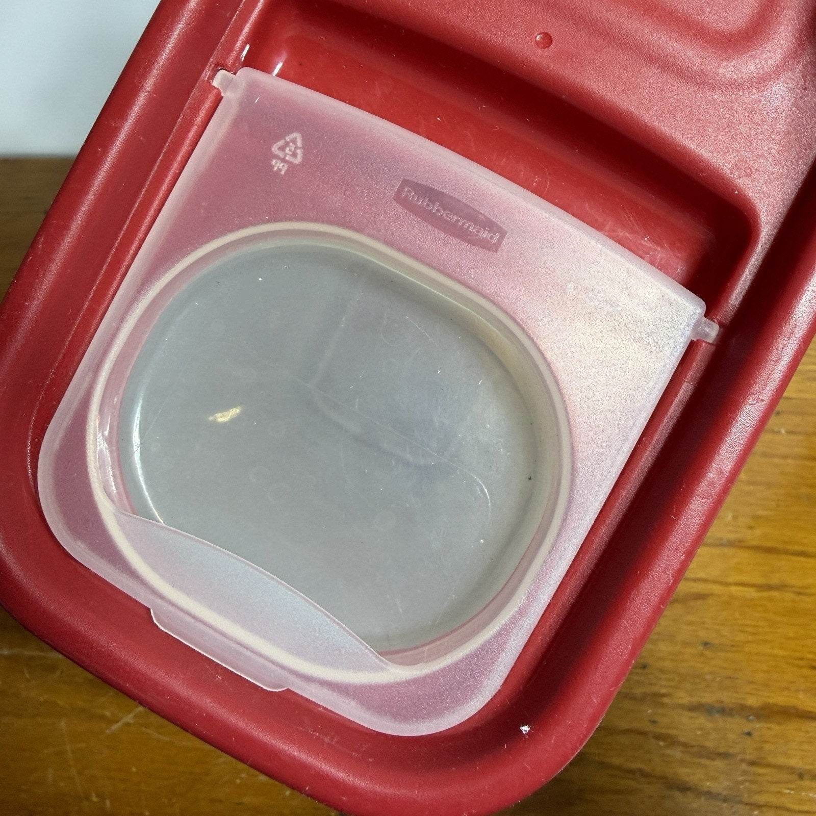 Rubbermaid 18.7 Cup Red Flip Top Storage Containers Cereal BPA Free USA
