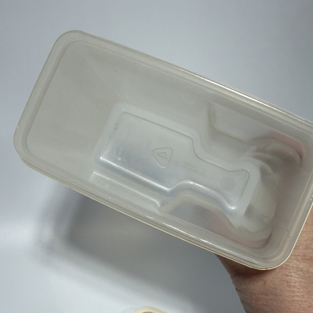 Vtg Small Rubbermaid #4 4 Cup Servin Saver Cereal Almond Snap Flip Lid 1 Quart