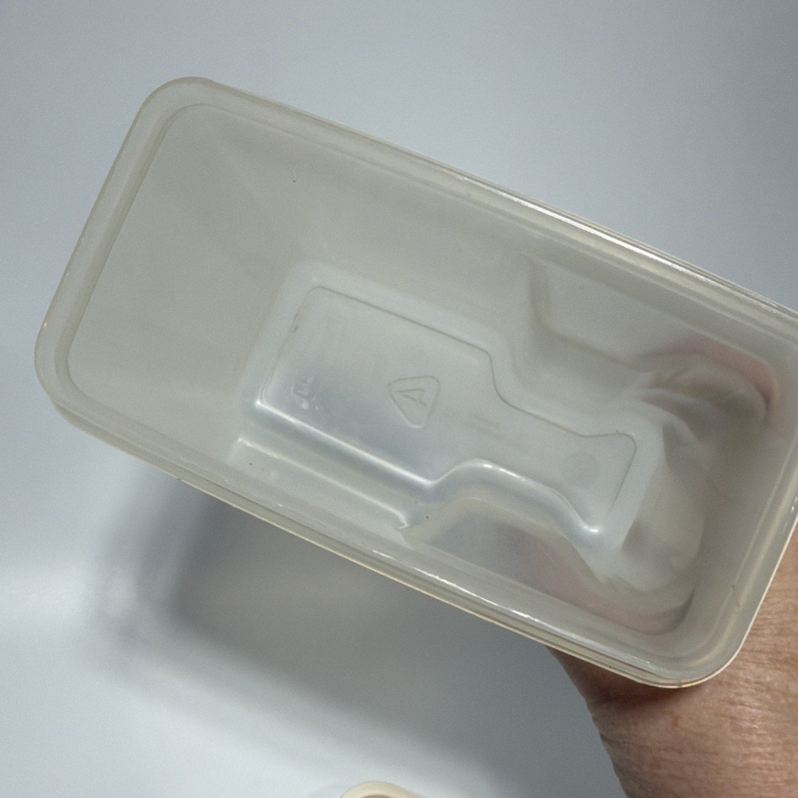 Vtg Small Rubbermaid #4 4 Cup Servin Saver Cereal Almond Snap Flip Lid 1 Quart