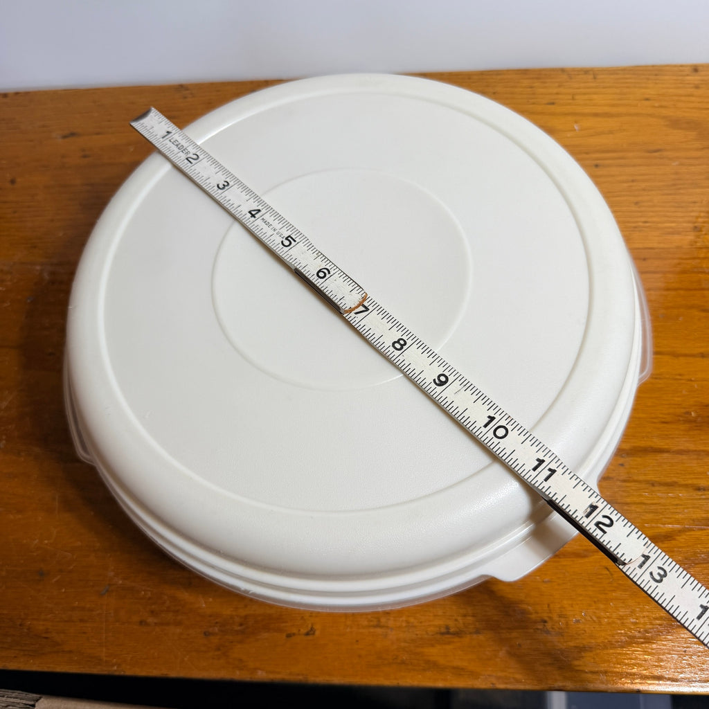 Rubbermaid Servin' Saver #5 Large Round Storage Container 22 Cup Almond Lid