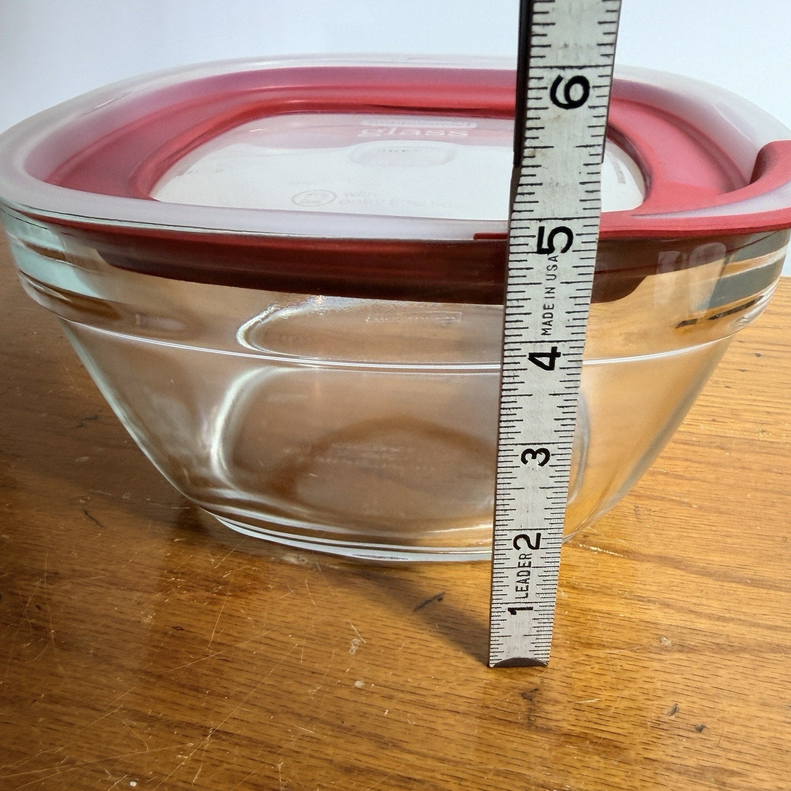 Rubbermaid 7N66 Glass Storage Container Large 11.5 cup Red Easy Find Lid