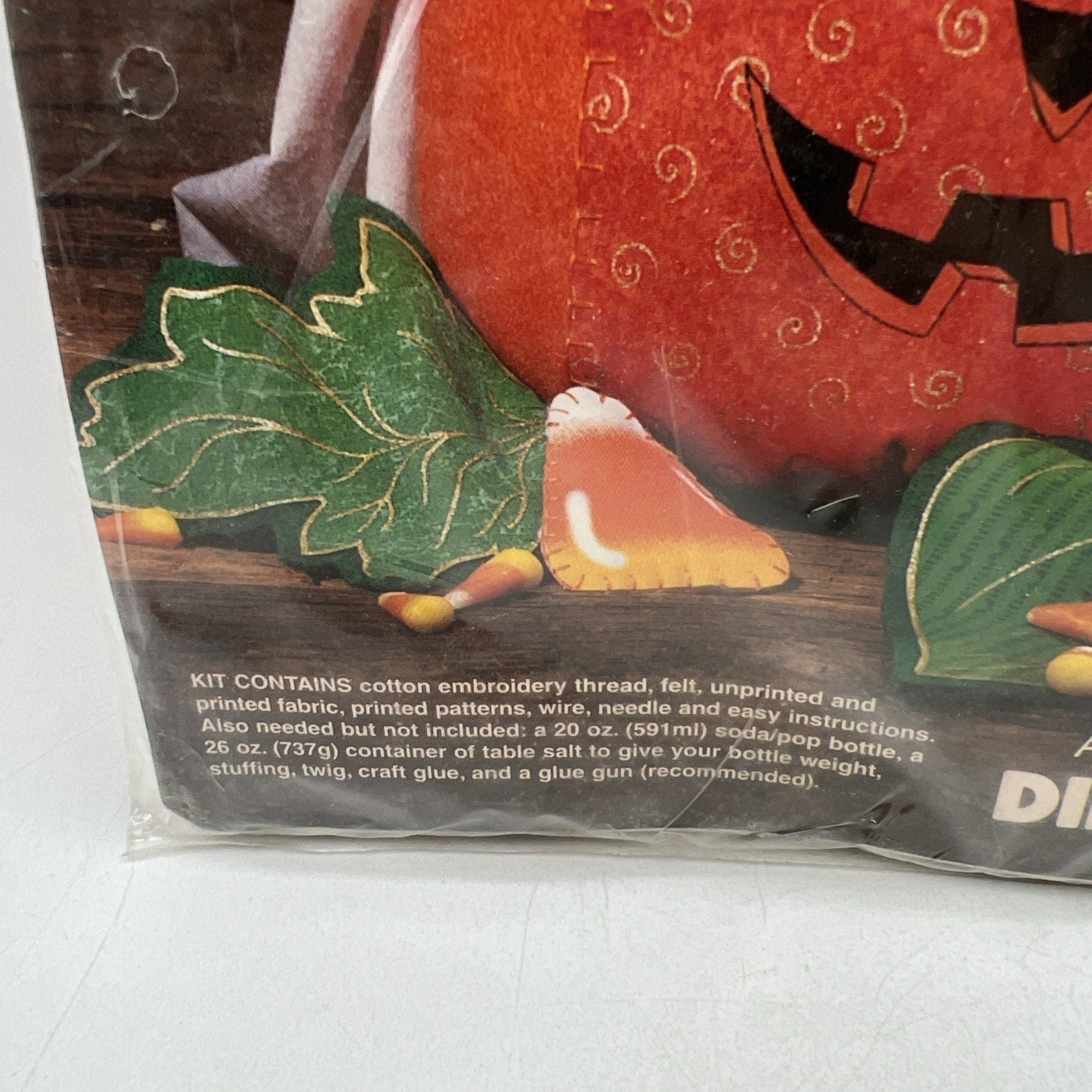 Vintage Dimensions Bottle Buddies Spookie & Pumpkinnoodles Felt Craft Kit 1997
