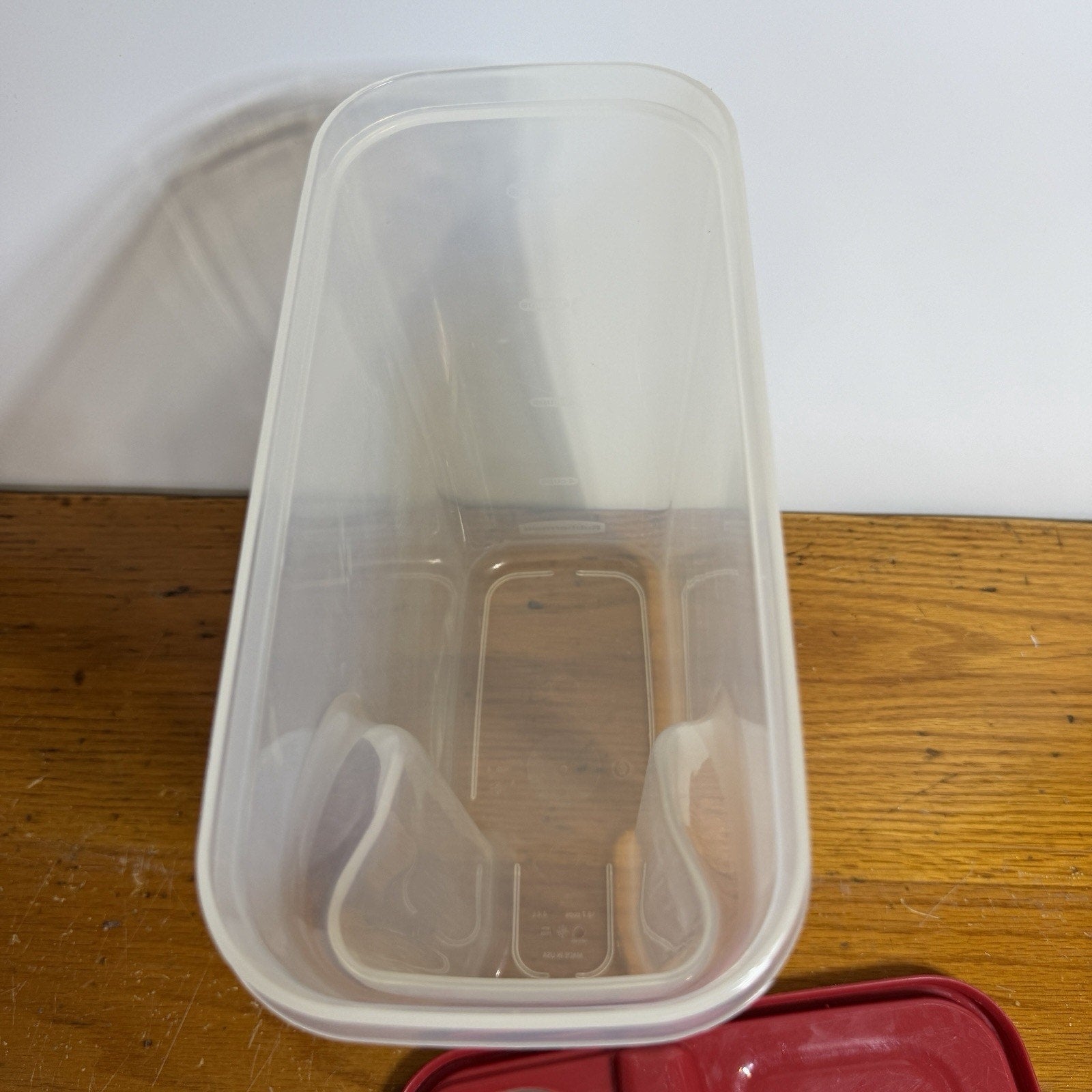 Rubbermaid 18.7 Cup Red Flip Top Storage Containers Cereal BPA Free USA