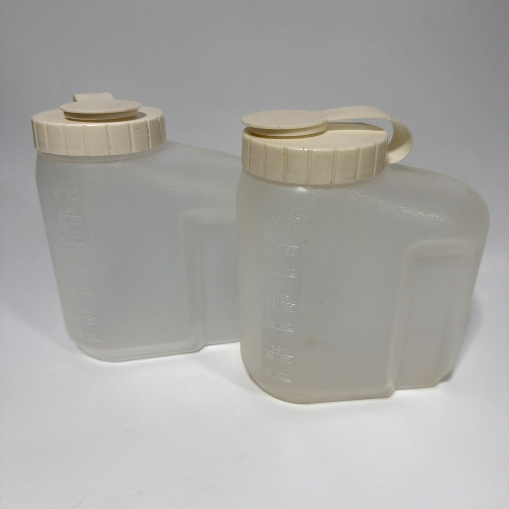 2 Vtg Rubbermaid Servin Saver 1.75 Qt. Drink Container Jug Almond Flip Lid 0458