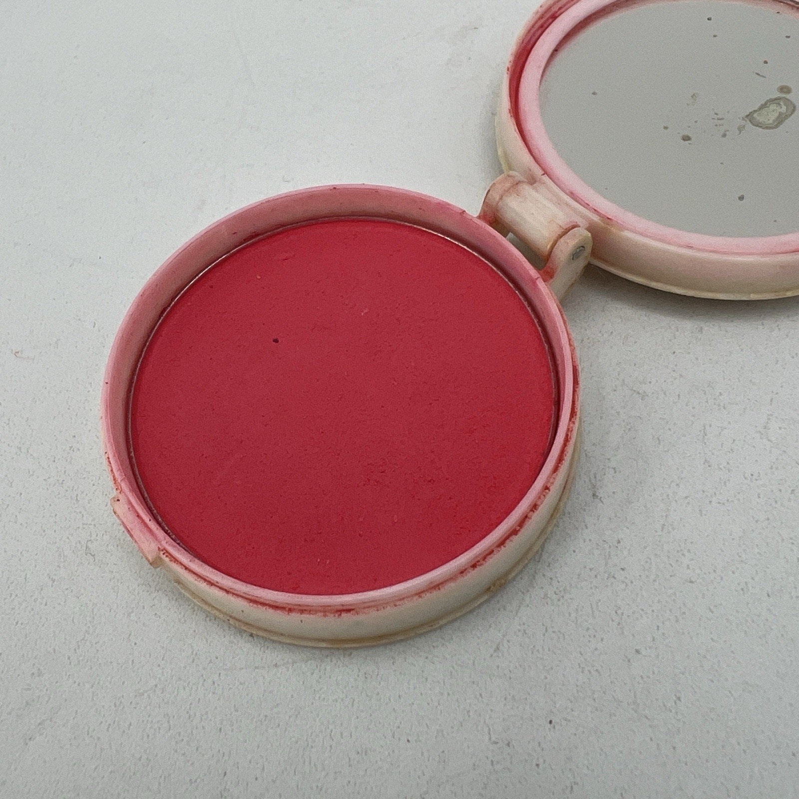Vintage Elizabeth Post Cake Rouge Compact Natural Pink Highly Pigmented 1.5"