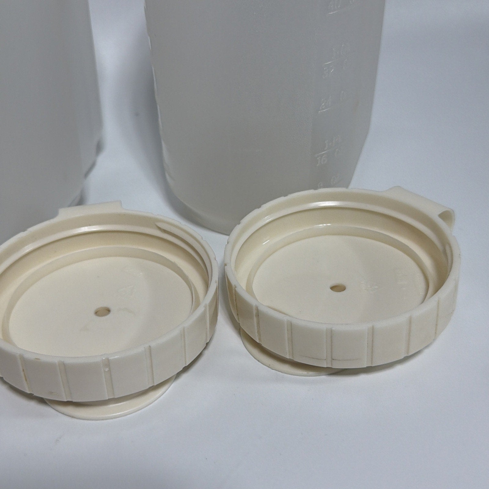 2 Vtg Rubbermaid Servin Saver 1.75 Qt. Drink Container Jug Almond Flip Lid 0458