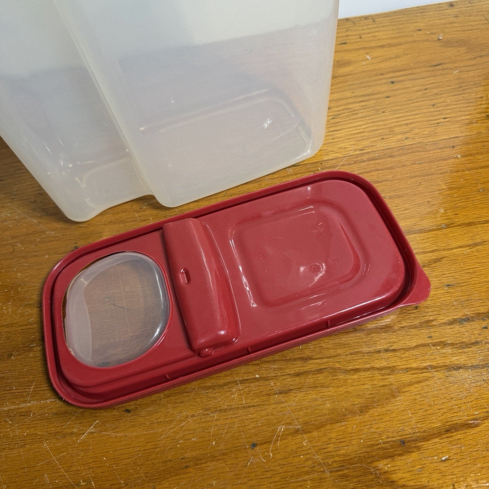 Rubbermaid 18.7 Cup Red Flip Top Storage Containers Cereal BPA Free USA