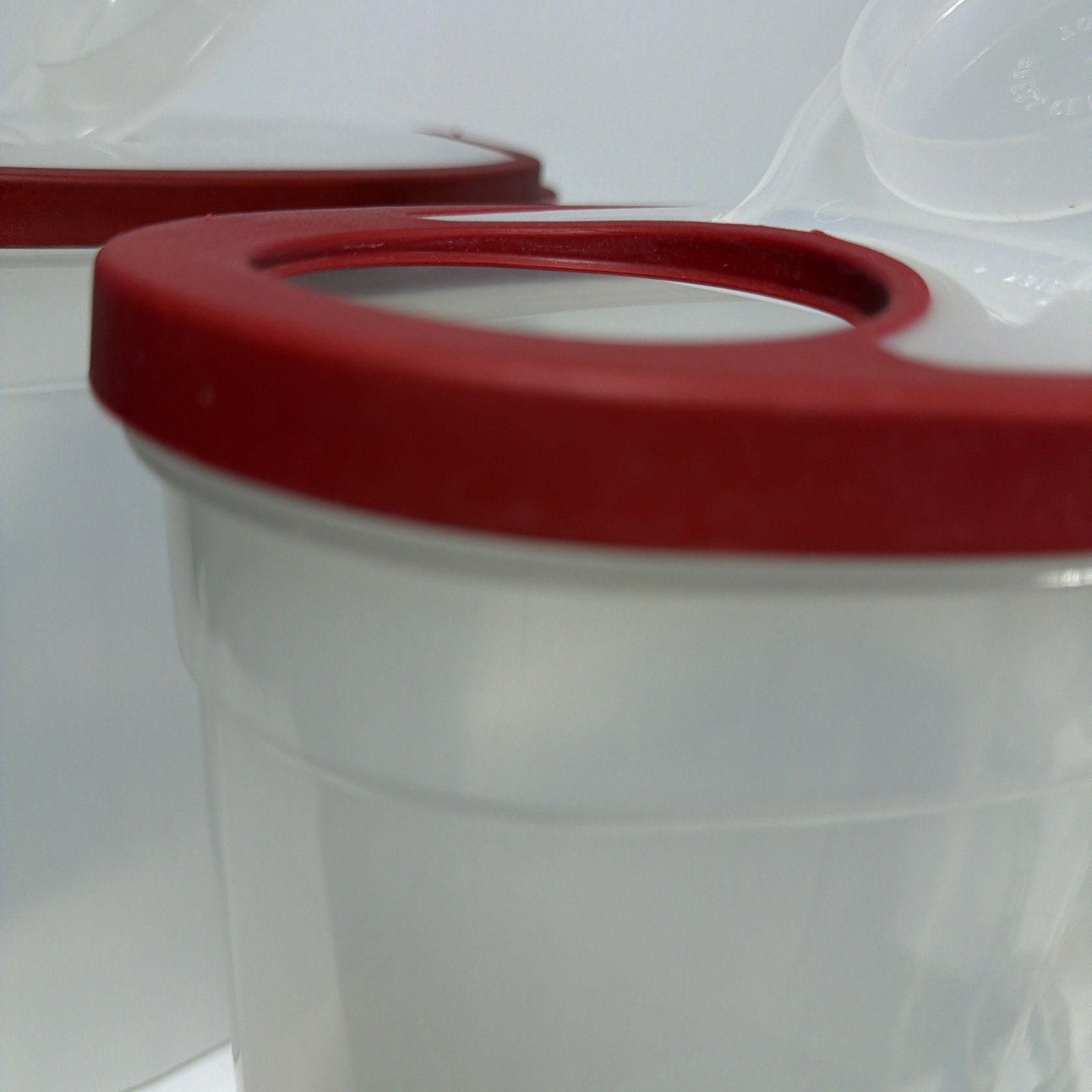 Set 2 Rubbermaid Flex and Seal Cereal Keeper 1.5 Gallon With Red Lids Storage