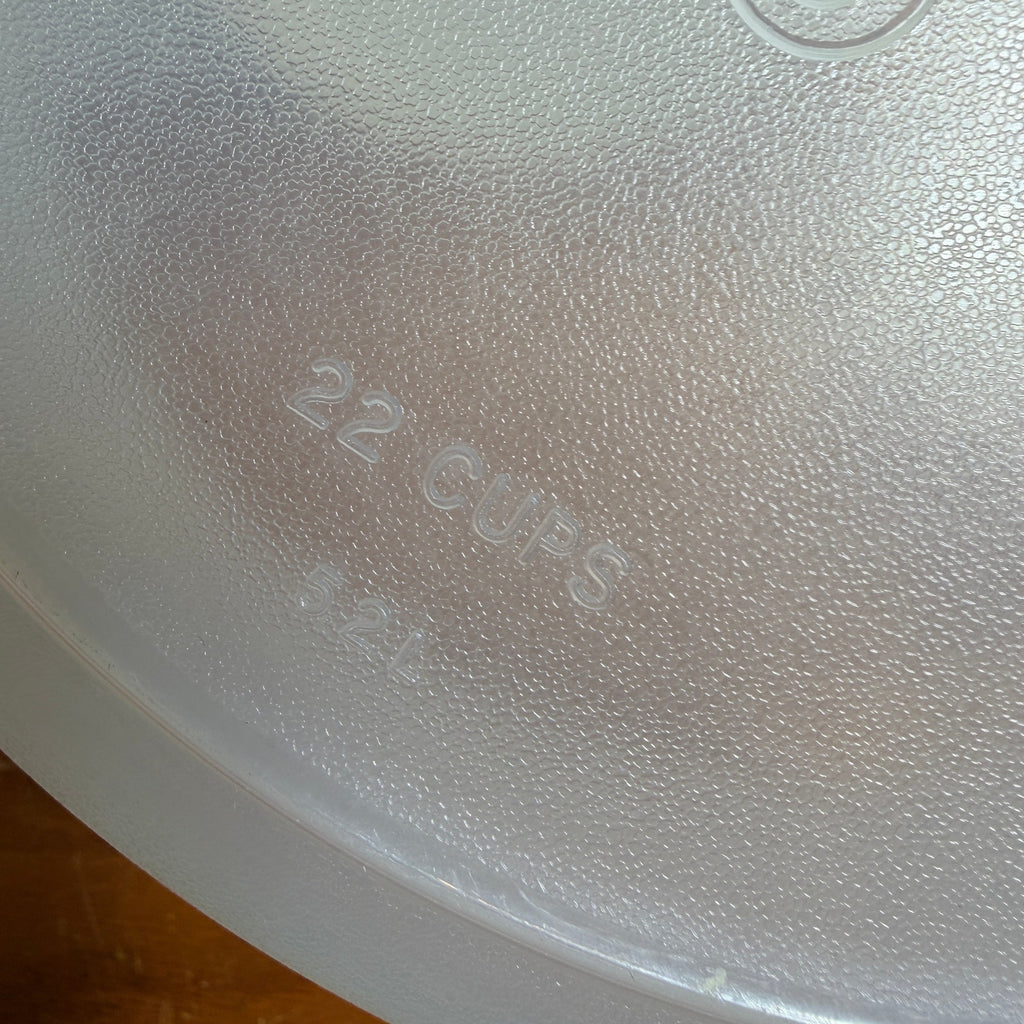 Rubbermaid Servin' Saver #5 Large Round Storage Container 22 Cup Almond Lid