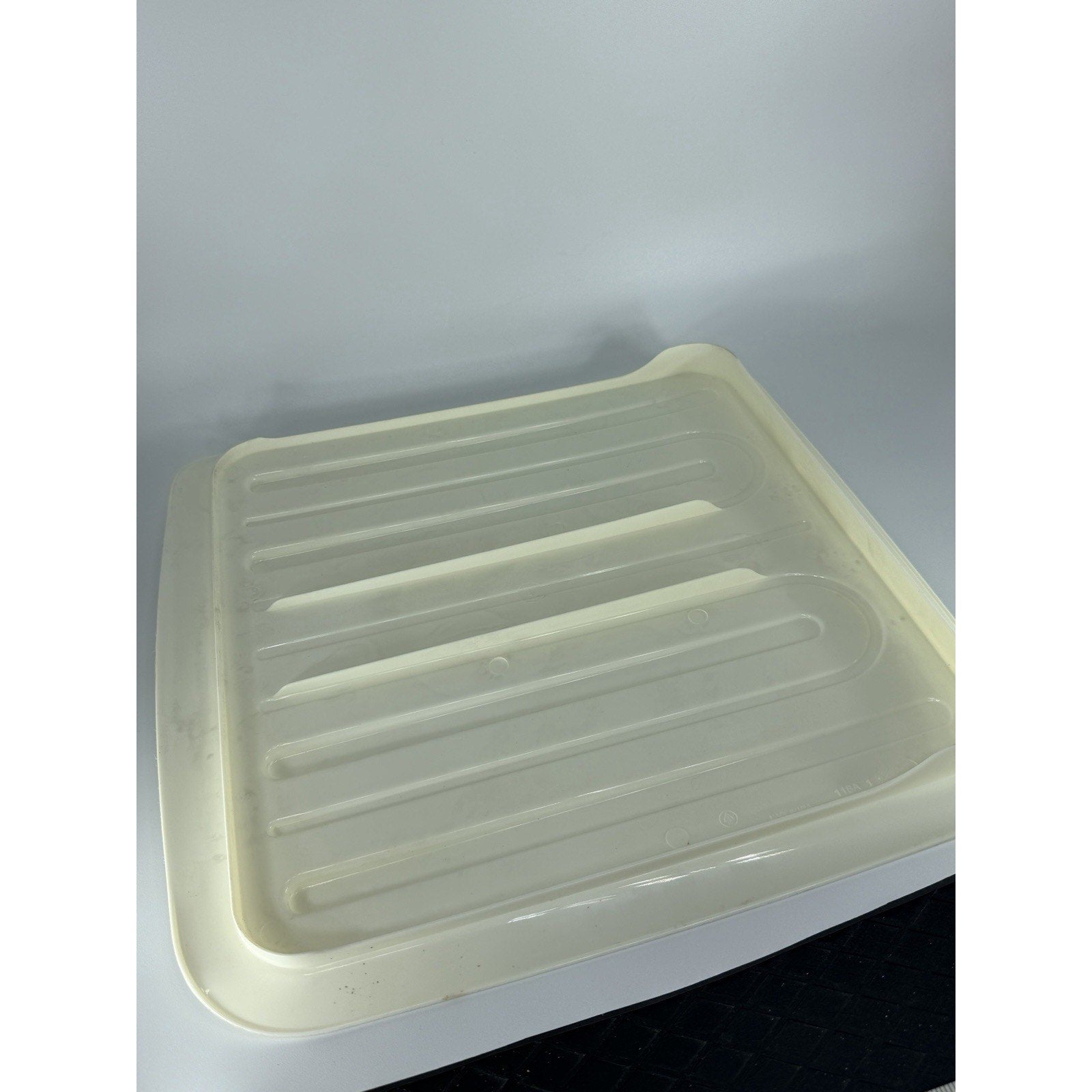 Vtg Rubbermaid Hard Rubber Small Drain Board Dish Tray 118A Almond 14.2 x 14.8