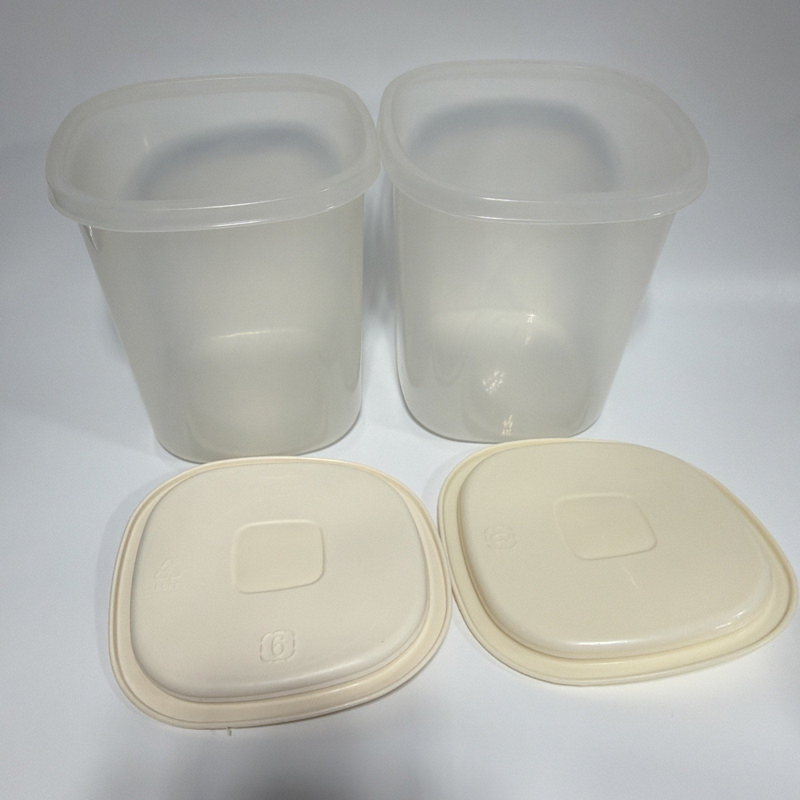 Set 2 Rubbermaid #6 Servin Saver Square 12 Cup Storage Canisters Almond Lids