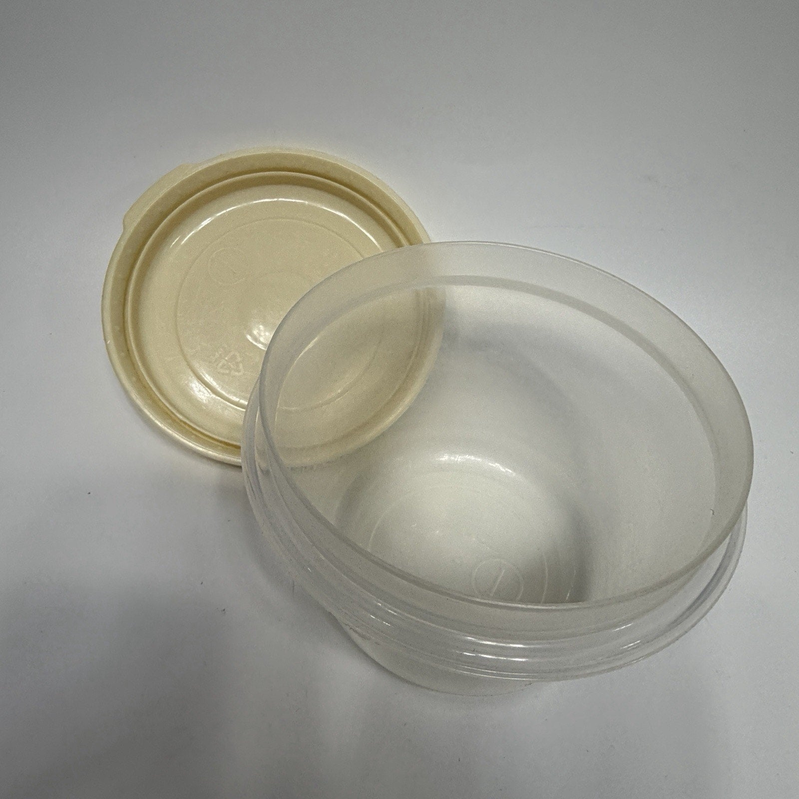 Vintage Rubbermaid Servin' Saver #1 Round 2 Cups Container 0026 Almond Lid