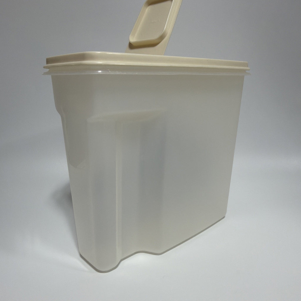 Vintage Rubbermaid Servin Saver #3 Cereal Keeper 13 Cup Almond Lid Flip Lid