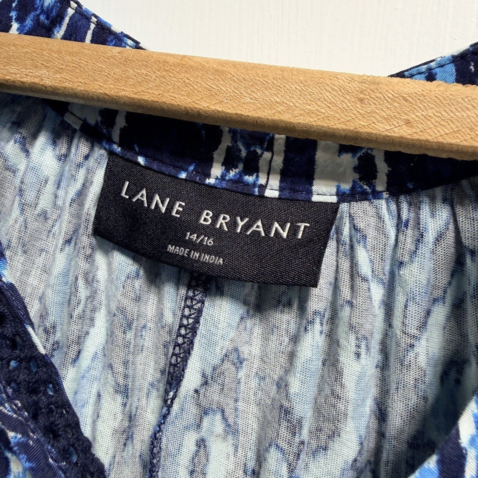 Lane Bryant V Neck Cap Sleeve Blouse 14/16 Blue White Navy Lattice Detail Summer