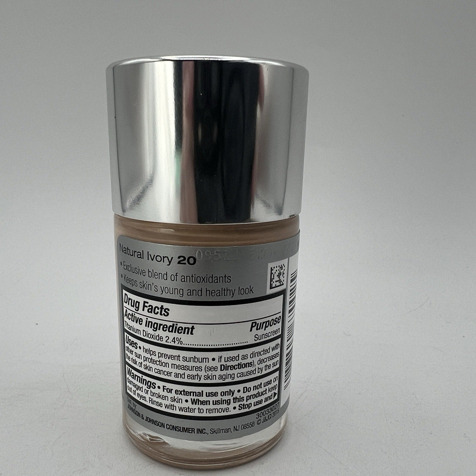 Neutrogena Healthy Skin Liquid Makeup Foundation 1 fl oz SPF Natural Ivory 20