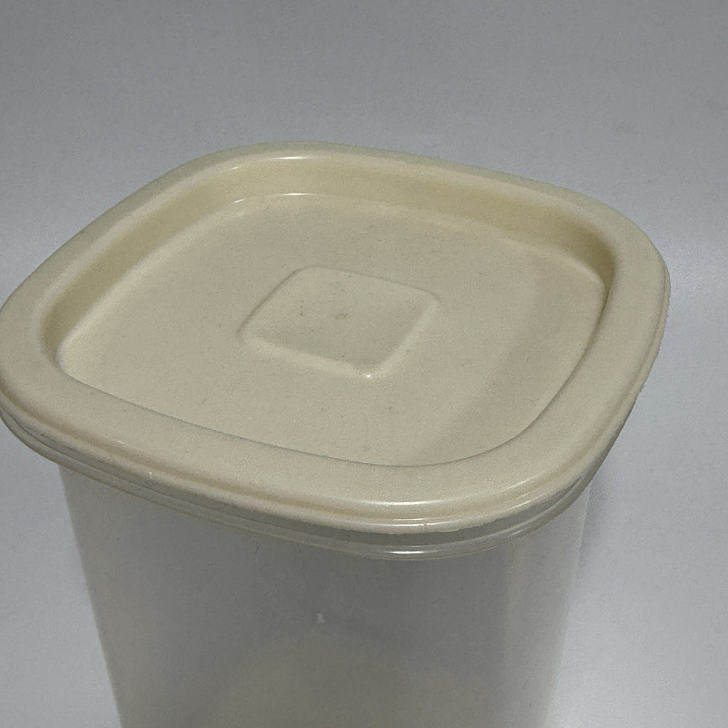 Vtg Rubbermaid #8 Servin Saver Canisters Clear Almond Lid 1.8 Pint Square