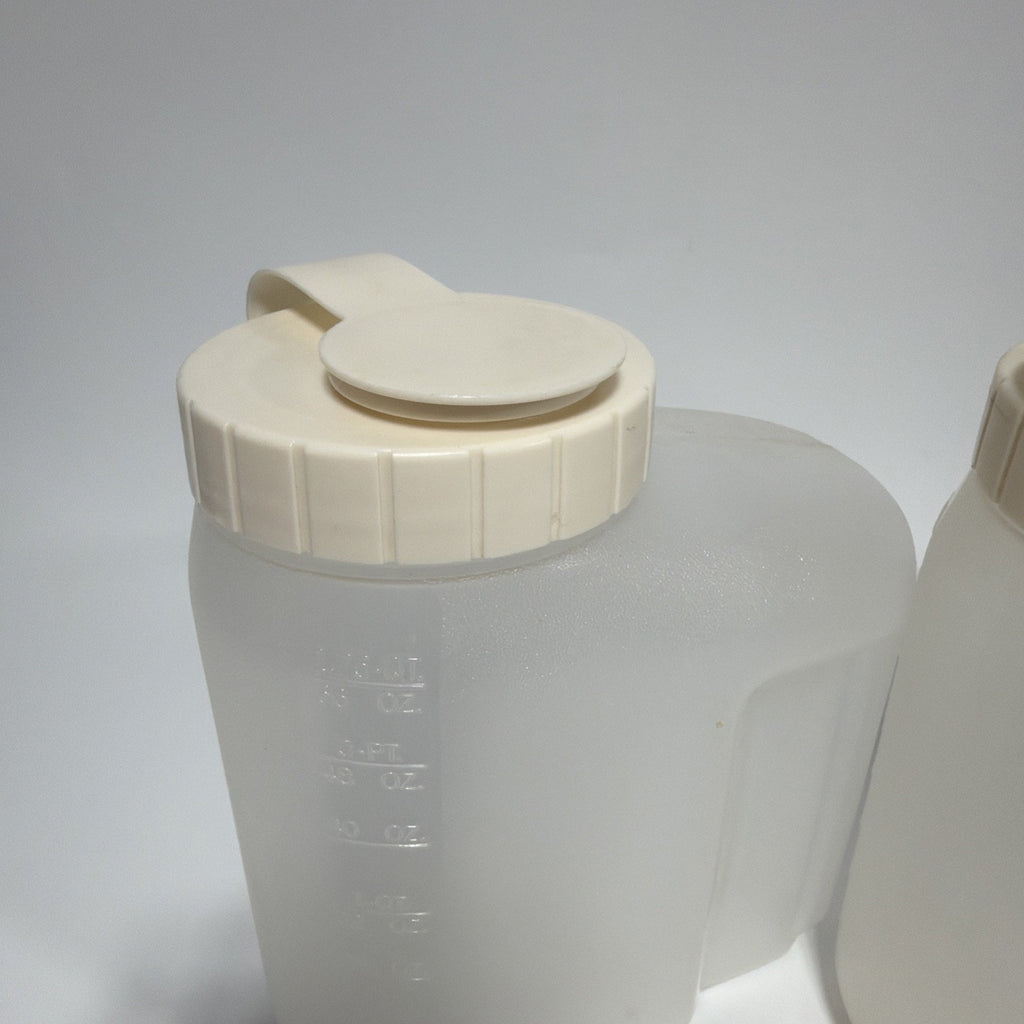 2 Vtg Rubbermaid Servin Saver 1.75 Qt. Drink Container Jug Almond Flip Lid 0458