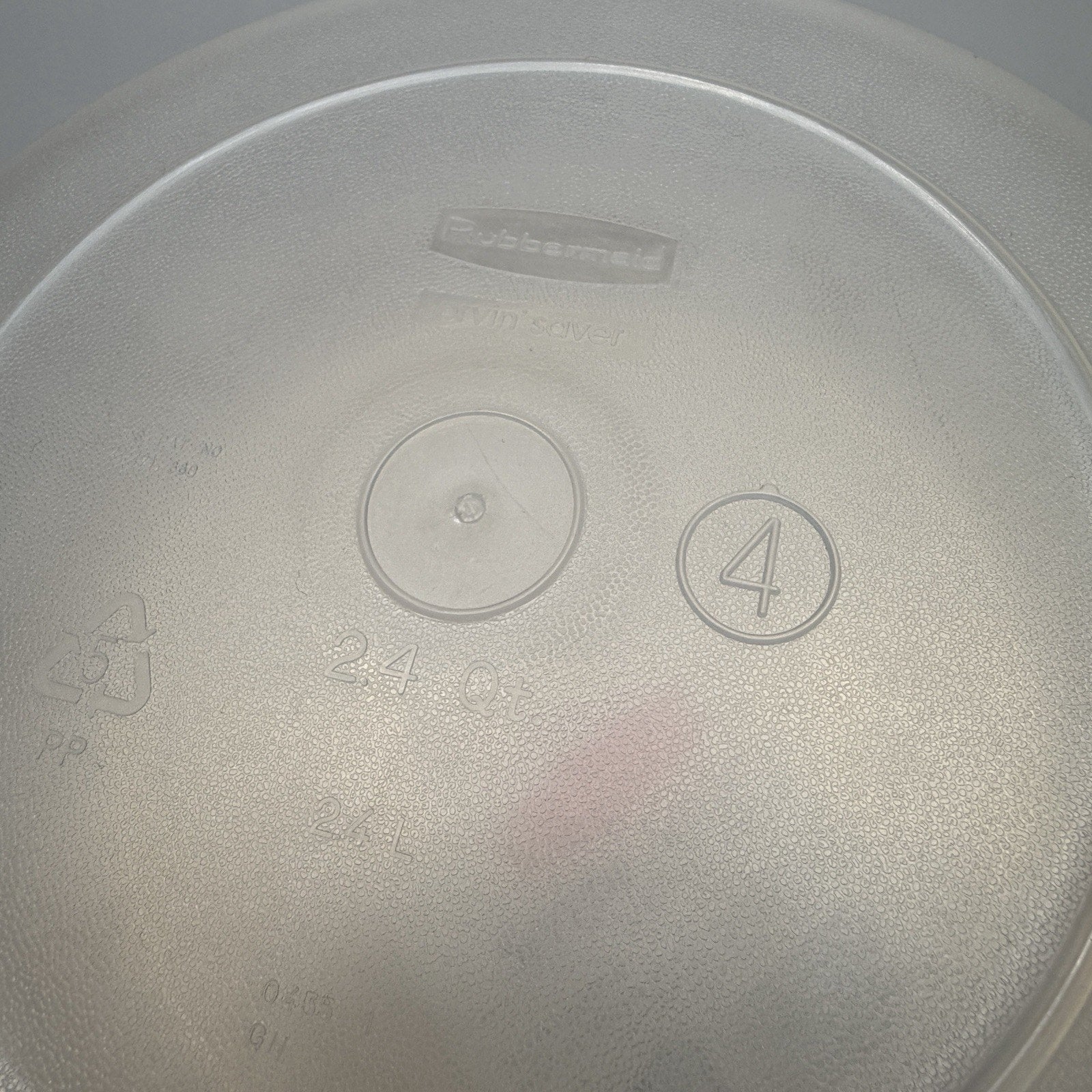 2 Rubbermaid Servin Saver #2 Storage Container Round Almond Lid 1.7 pt 0433