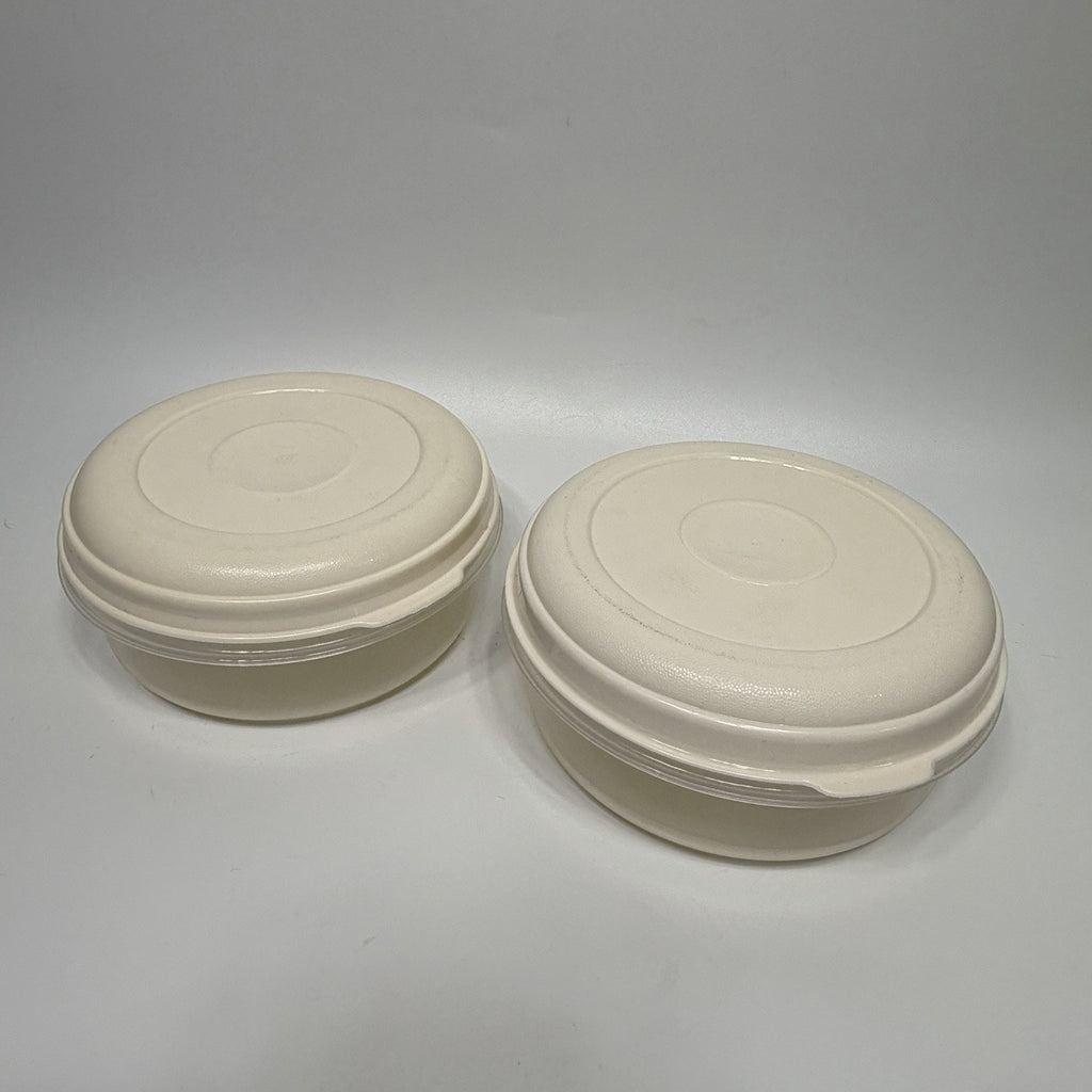 2 Rubbermaid Servin Saver #2 Storage Container Round Almond Lid 1.7 pt 0433