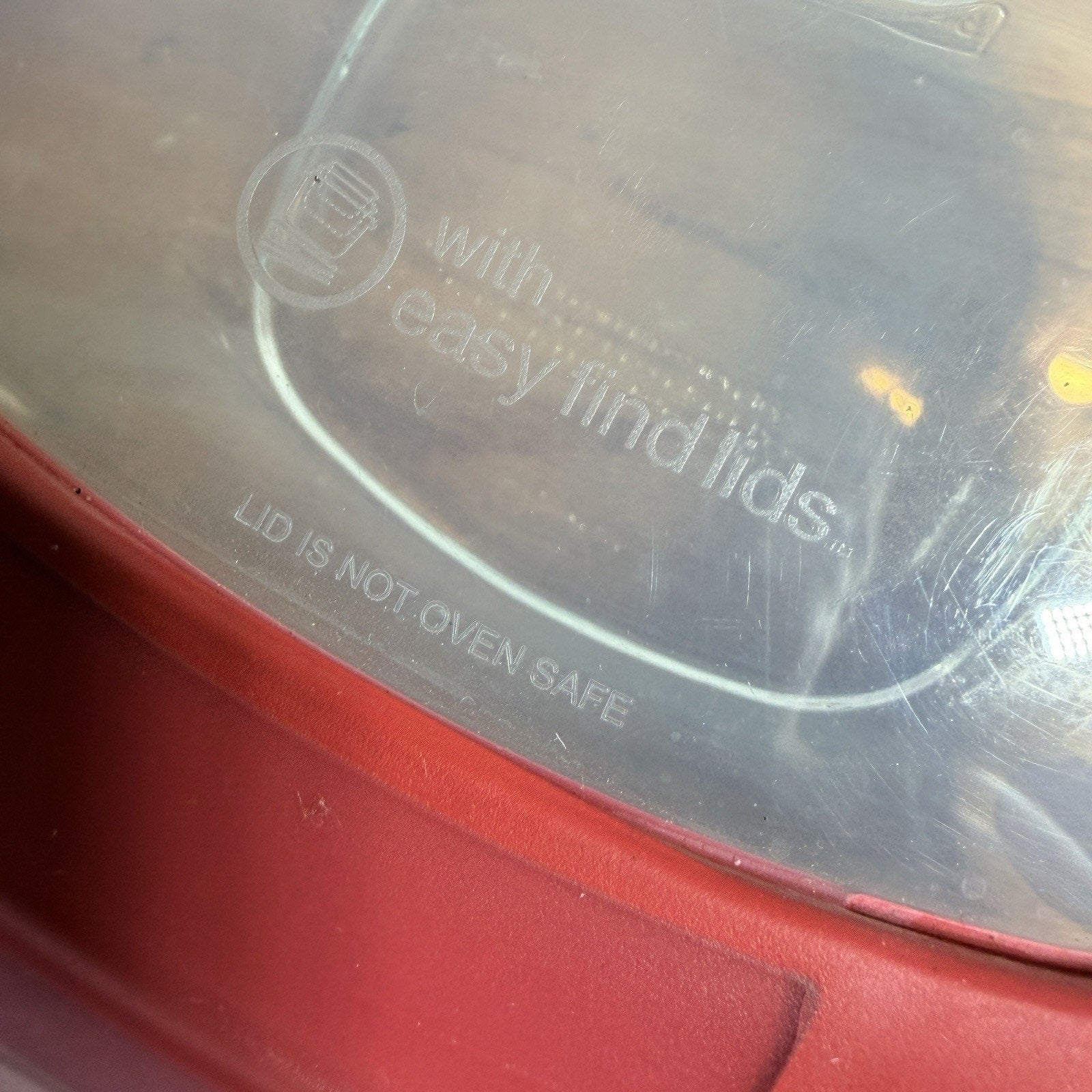 Rubbermaid 7N66 Glass Storage Container Large 11.5 cup Red Easy Find Lid
