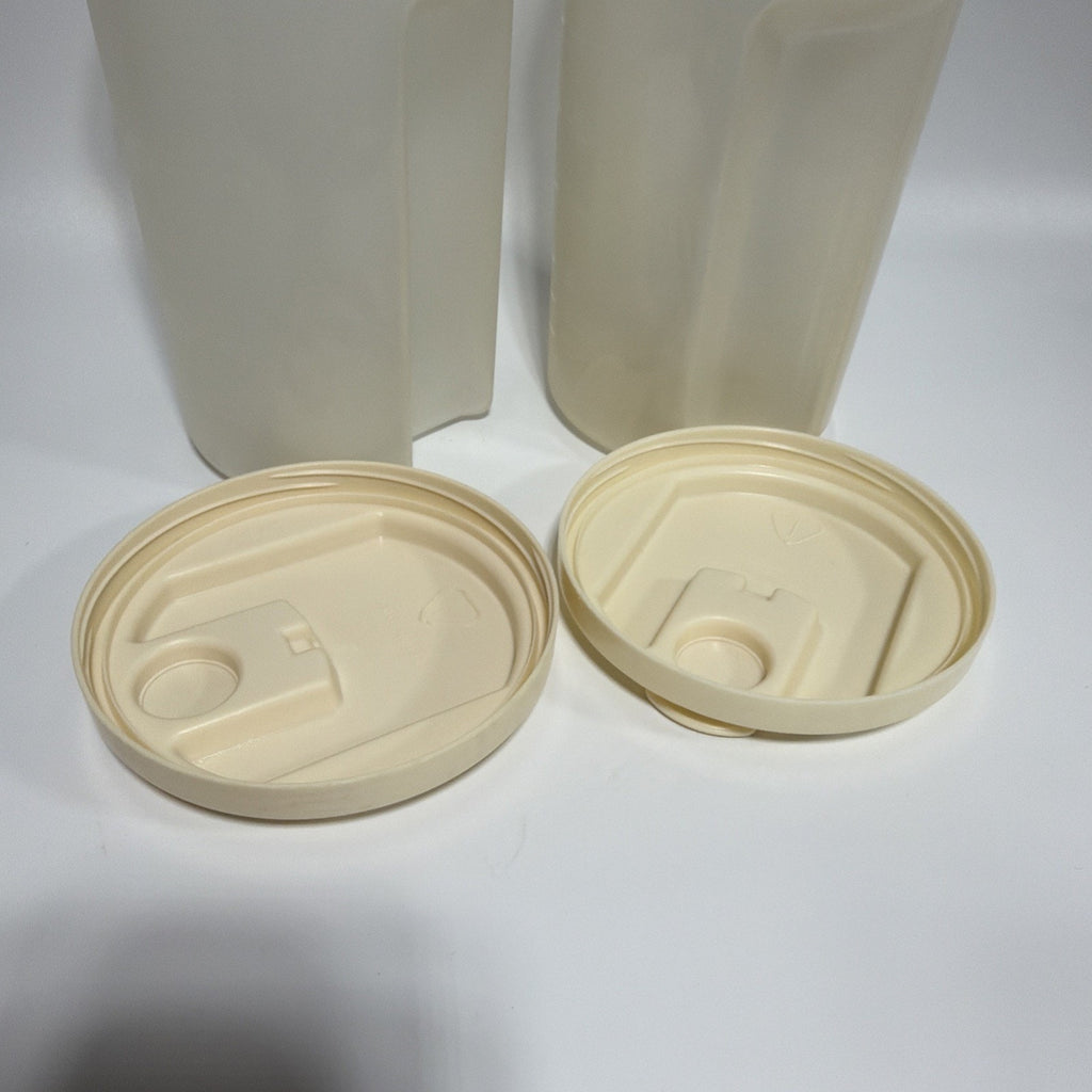 Set 2 Vintage Rubbermaid 0038 Servin Saver 2 Quart Pitcher Flip Top Lid Almond