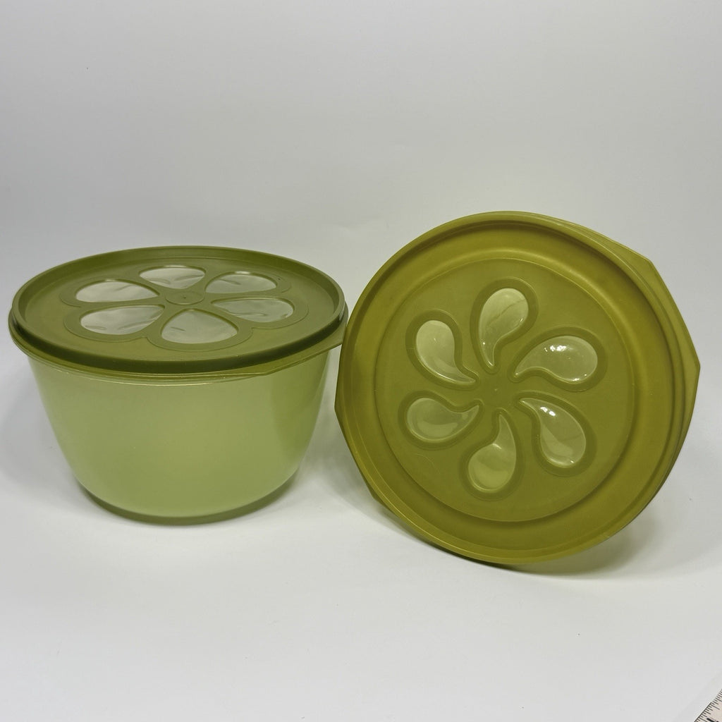 Set 2 Vintage Rubbermaid Storage Nesting Bowls Daisy Lids Avocado Green 12 Cup