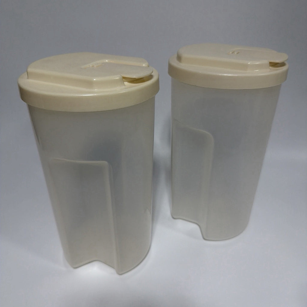 Set 2 Vintage Rubbermaid 0038 Servin Saver 2 Quart Pitcher Flip Top Lid Almond