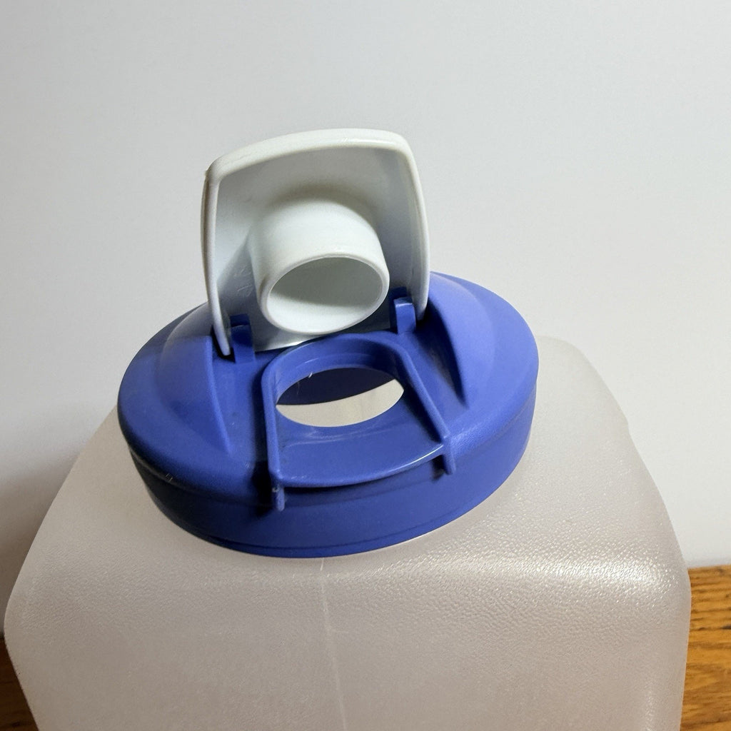 Rubbermaid Servin Saver Drink Jug Pitcher 1 Gallon 4 Qt Blue Snap Spout 0231