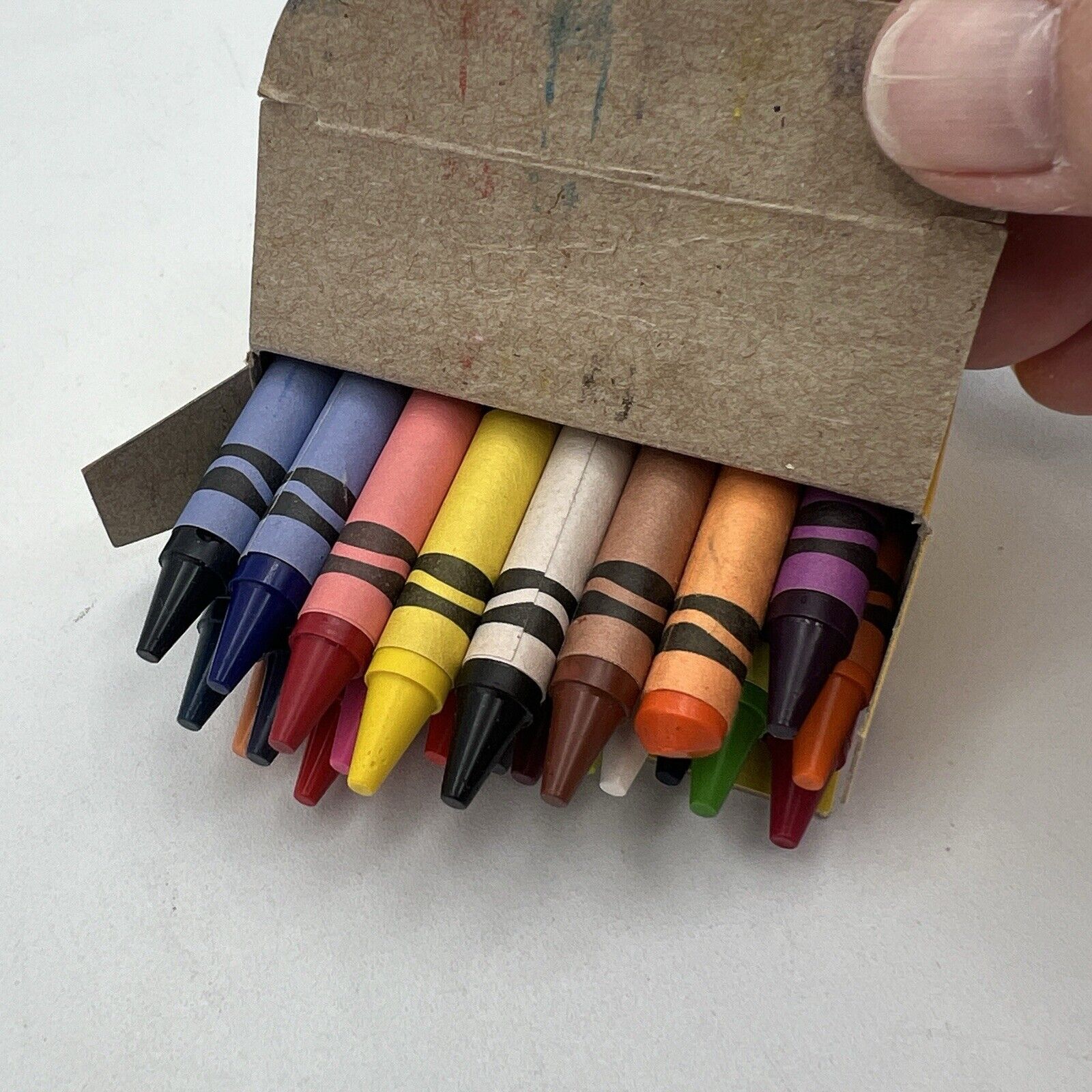 2017 Introducing Bluetiful Crayola Crayons 24 Pack RARE New Color USA