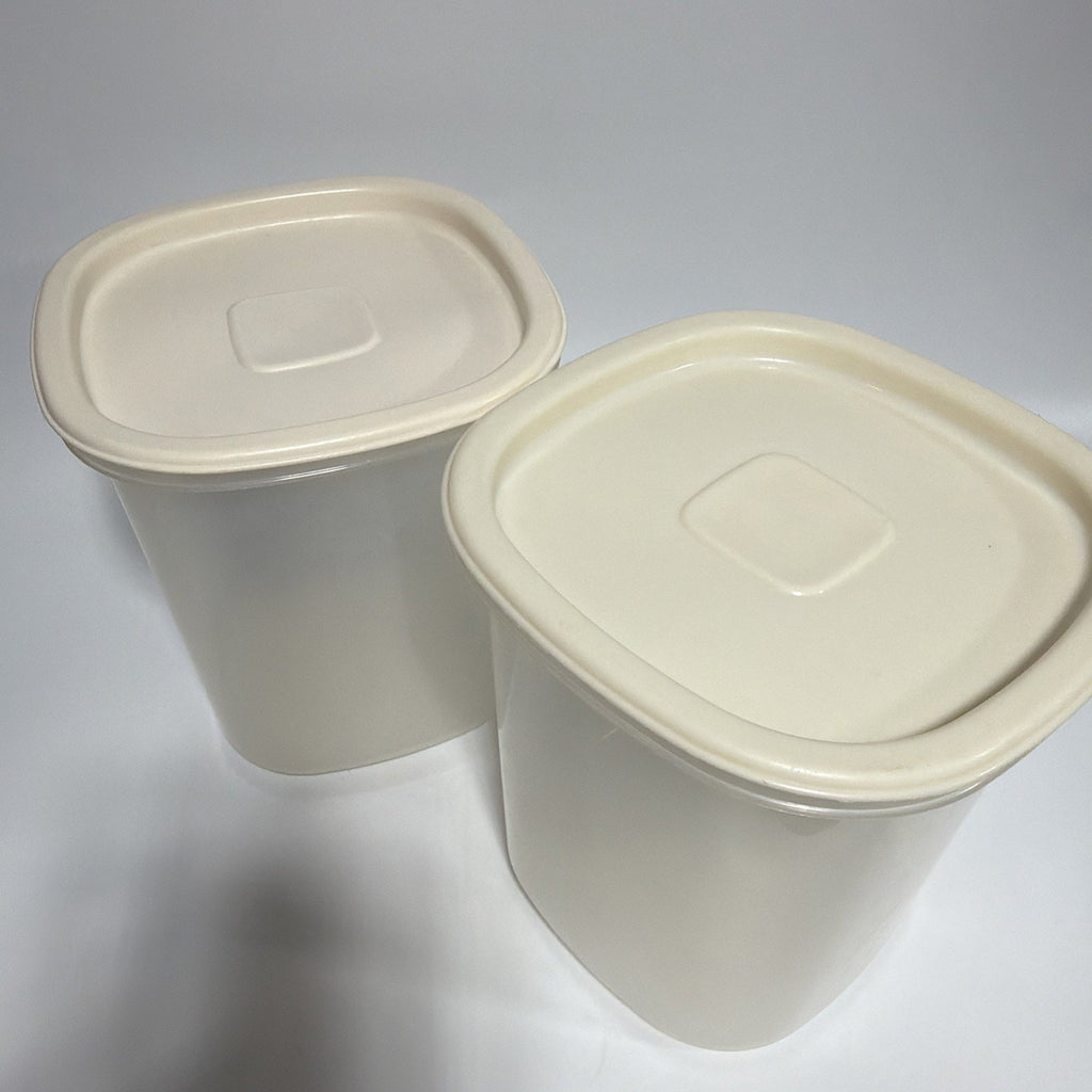 Set 2 Rubbermaid #6 Servin Saver Square 12 Cup Storage Canisters Almond Lids