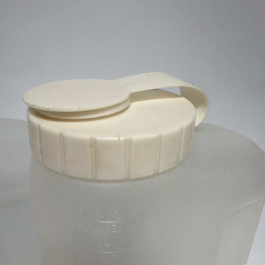2 Vtg Rubbermaid Servin Saver 1.75 Qt. Drink Container Jug Almond Flip Lid 0458