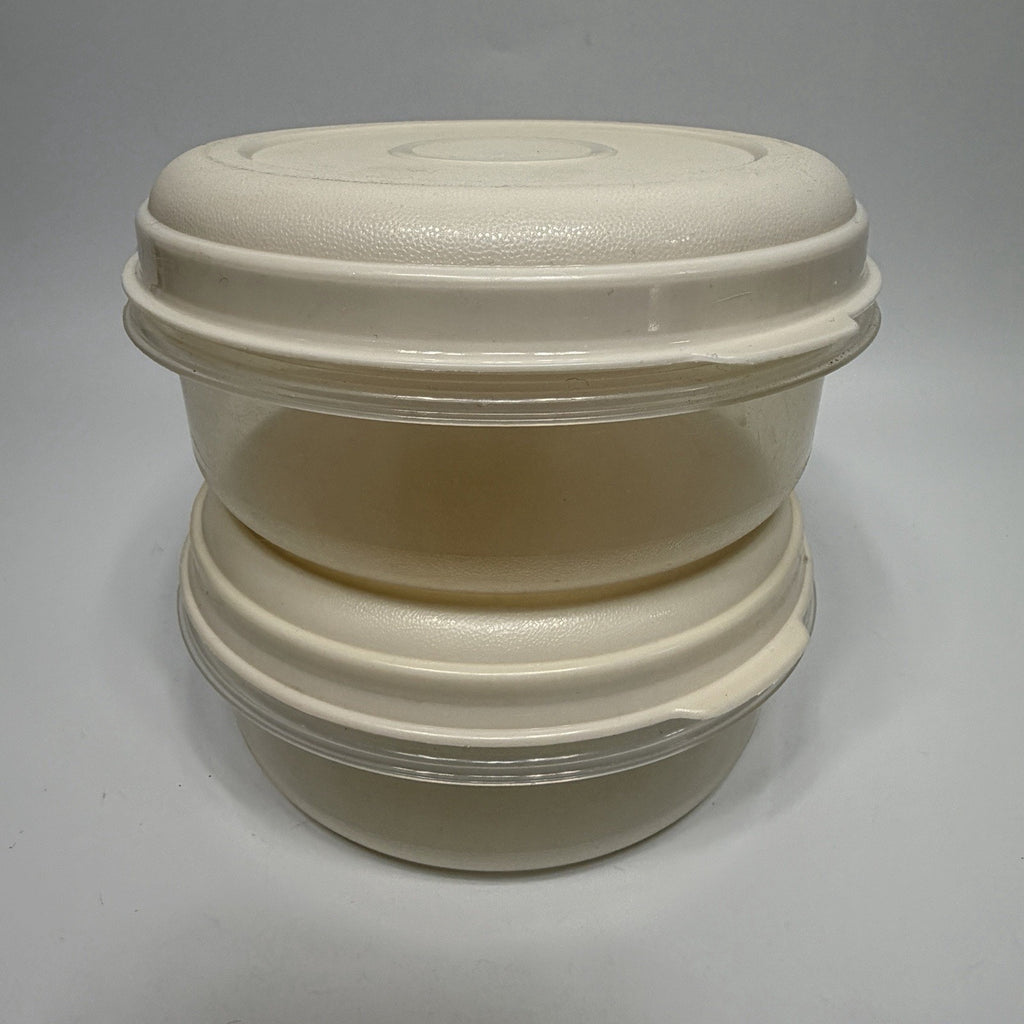 2 Rubbermaid Servin Saver #2 Storage Container Round Almond Lid 1.7 pt 0433