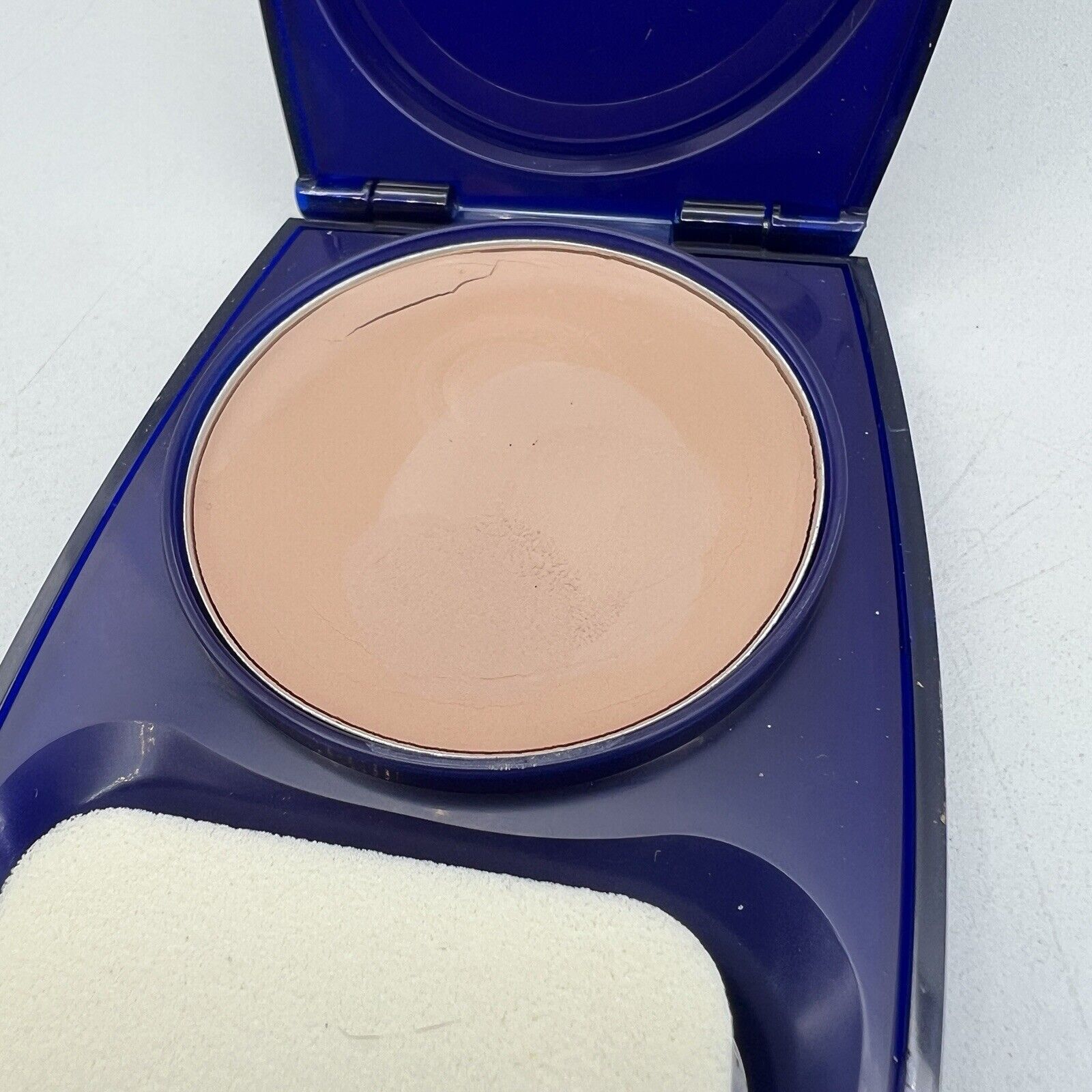 Covergirl Aqua Smooth Ivory Foundation Makeup NEW